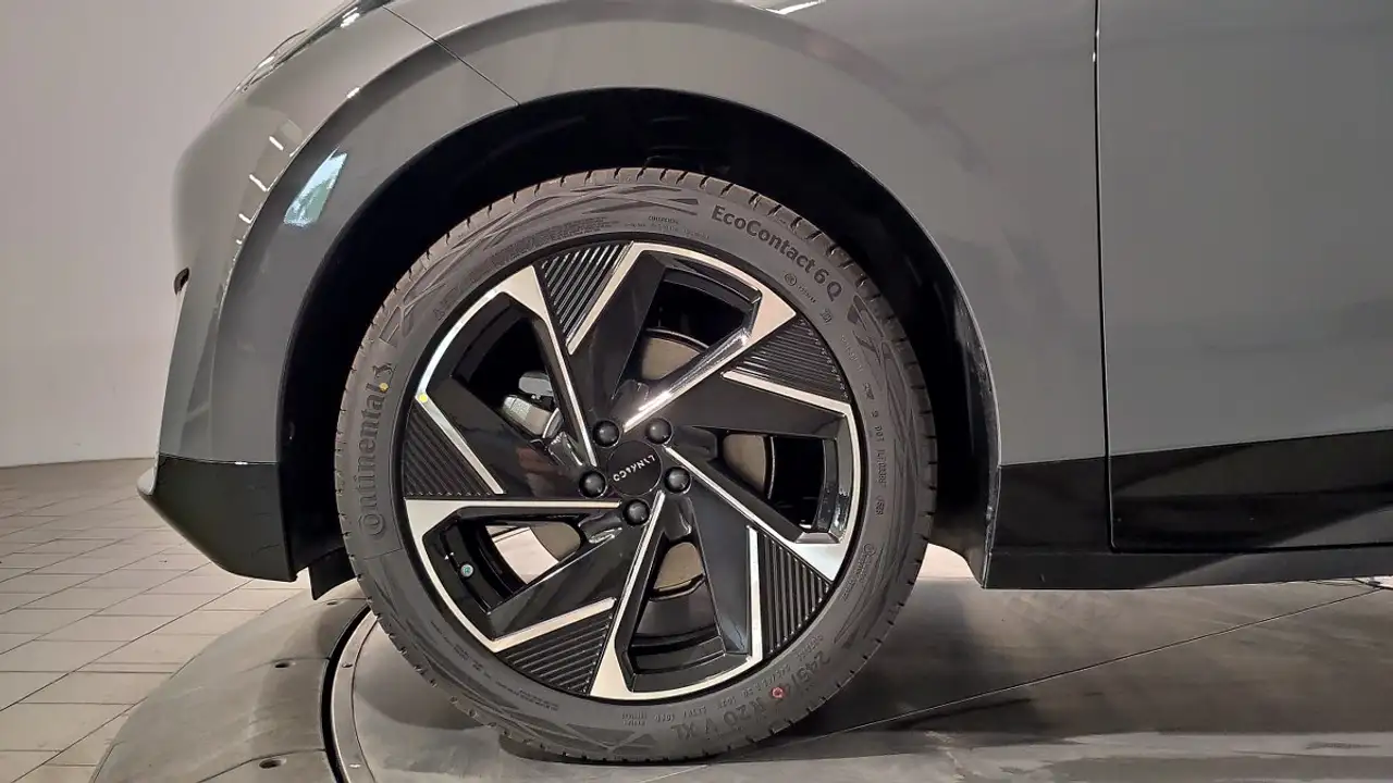 Lynk & Co 02