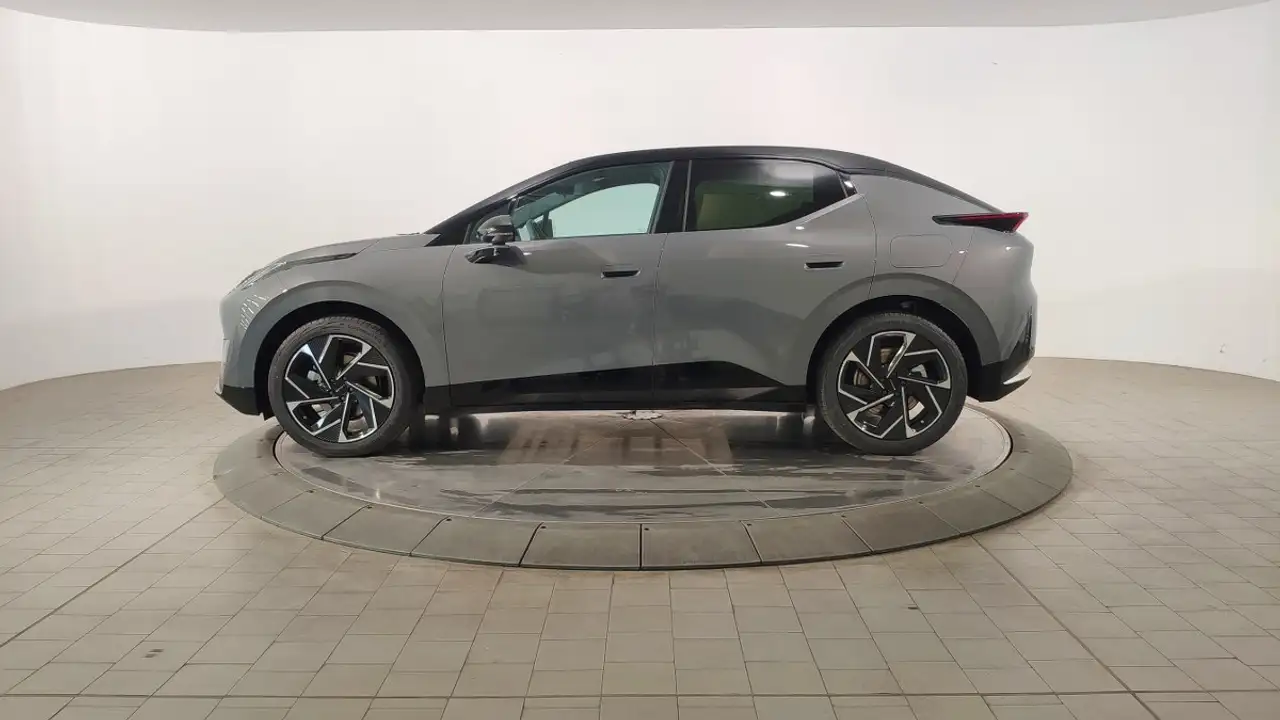 Lynk & Co 02