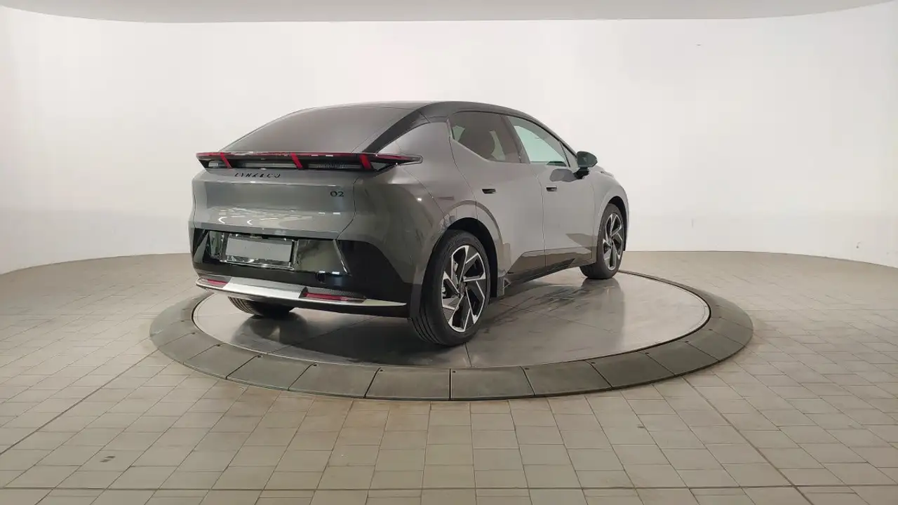 Lynk & Co 02