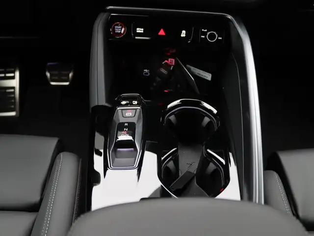 Audi Q5 view 12