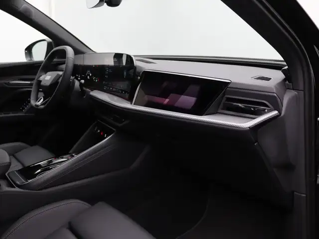 Audi Q5 view 8
