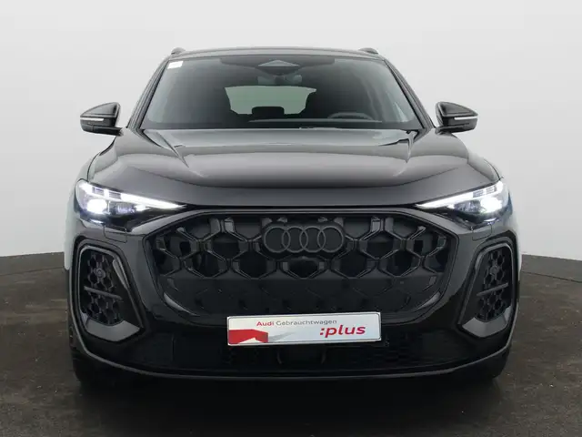 Audi Q5 view 3