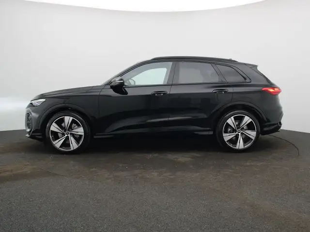 Audi Q5 view 4