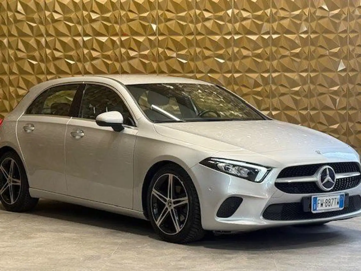 Mercedes-Benz A 180 A 180 d Sport Extra auto Argento - 2