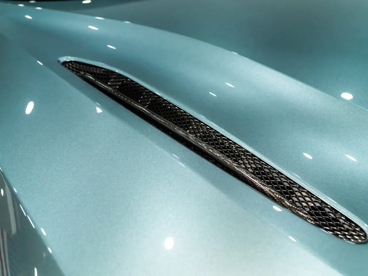 Aston Martin DB11 снимка Aston Martin DB11