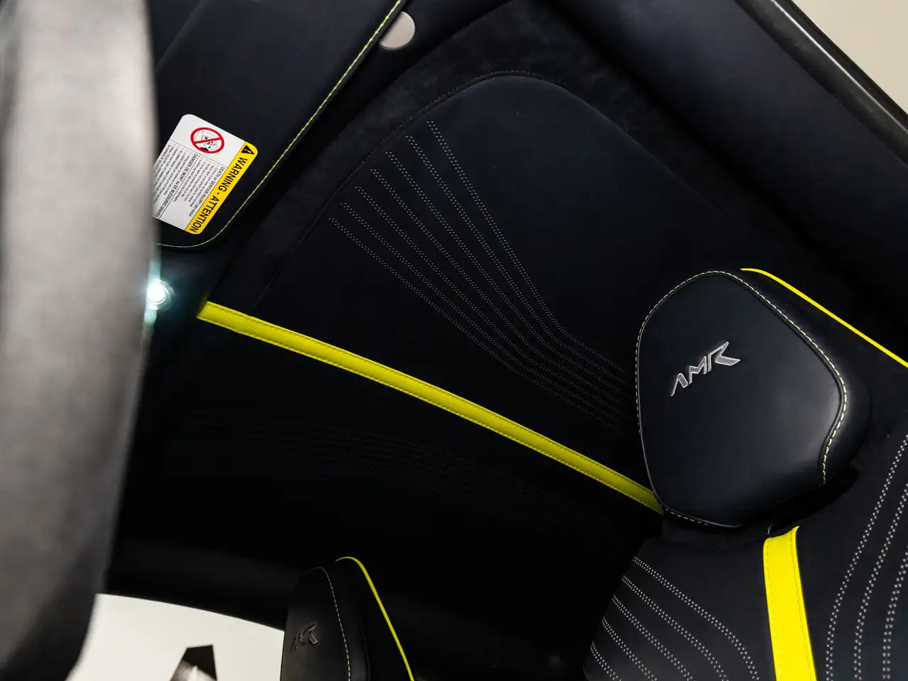 Aston Martin DB11 снимка Aston Martin DB11