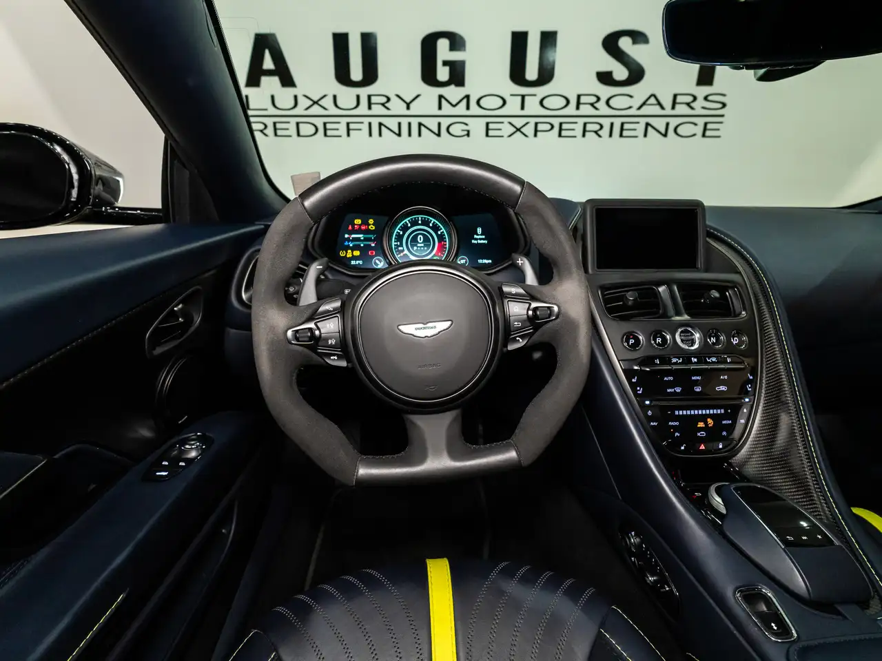 Aston Martin DB11 снимка Aston Martin DB11
