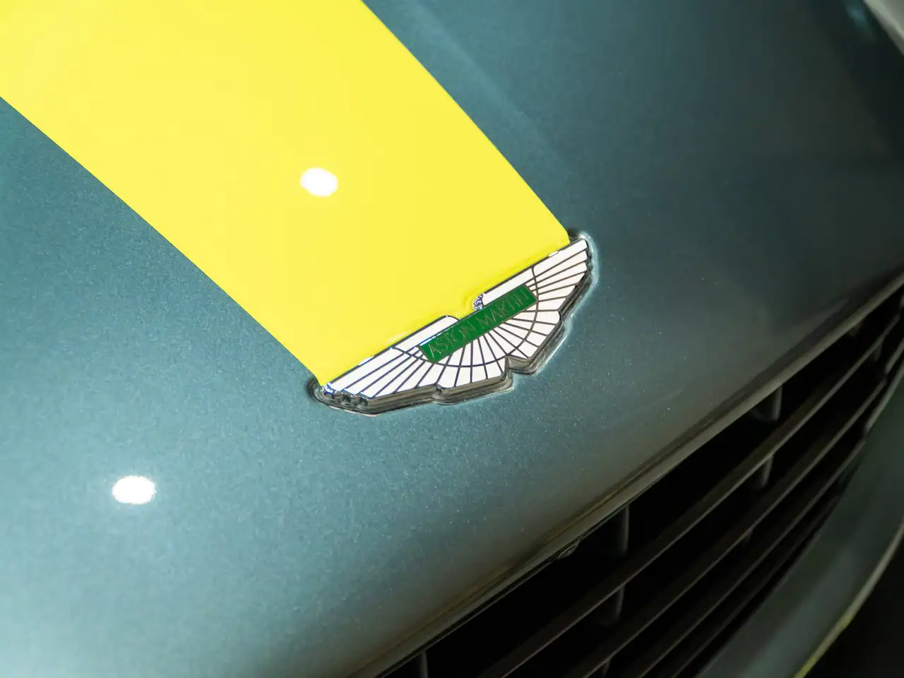 Aston Martin DB11 снимка Aston Martin DB11