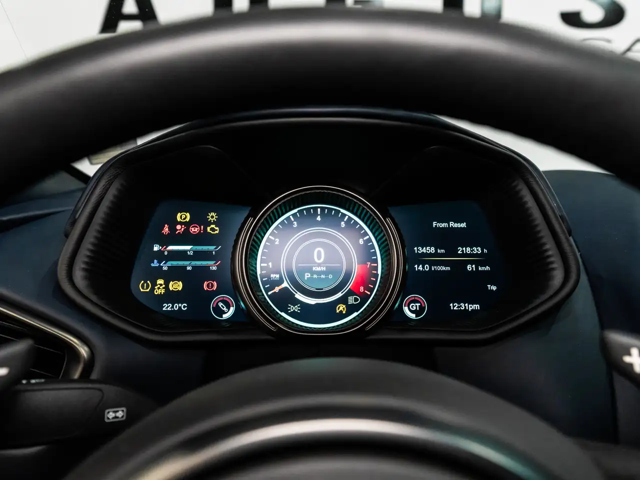 Aston Martin DB11 снимка Aston Martin DB11