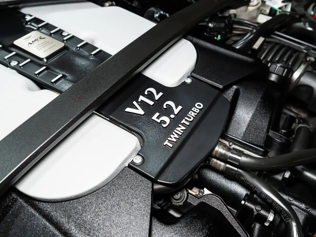 Aston Martin DB11 снимка Aston Martin DB11