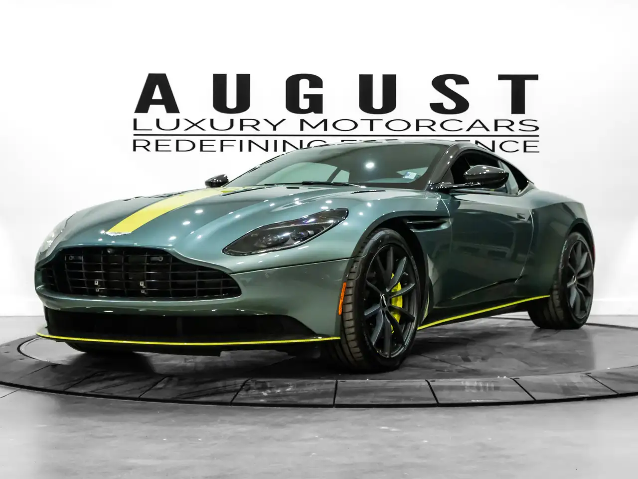 Aston Martin DB11 снимка Aston Martin DB11