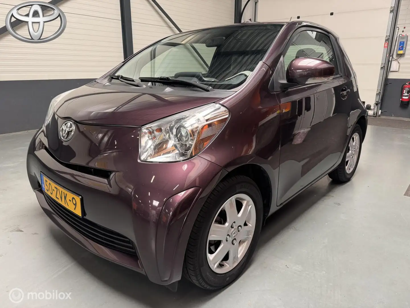 Toyota iQ 1.4 D-4D 90PK Leer|Airco|Uniek|Dealer-Auto! Paars - 1
