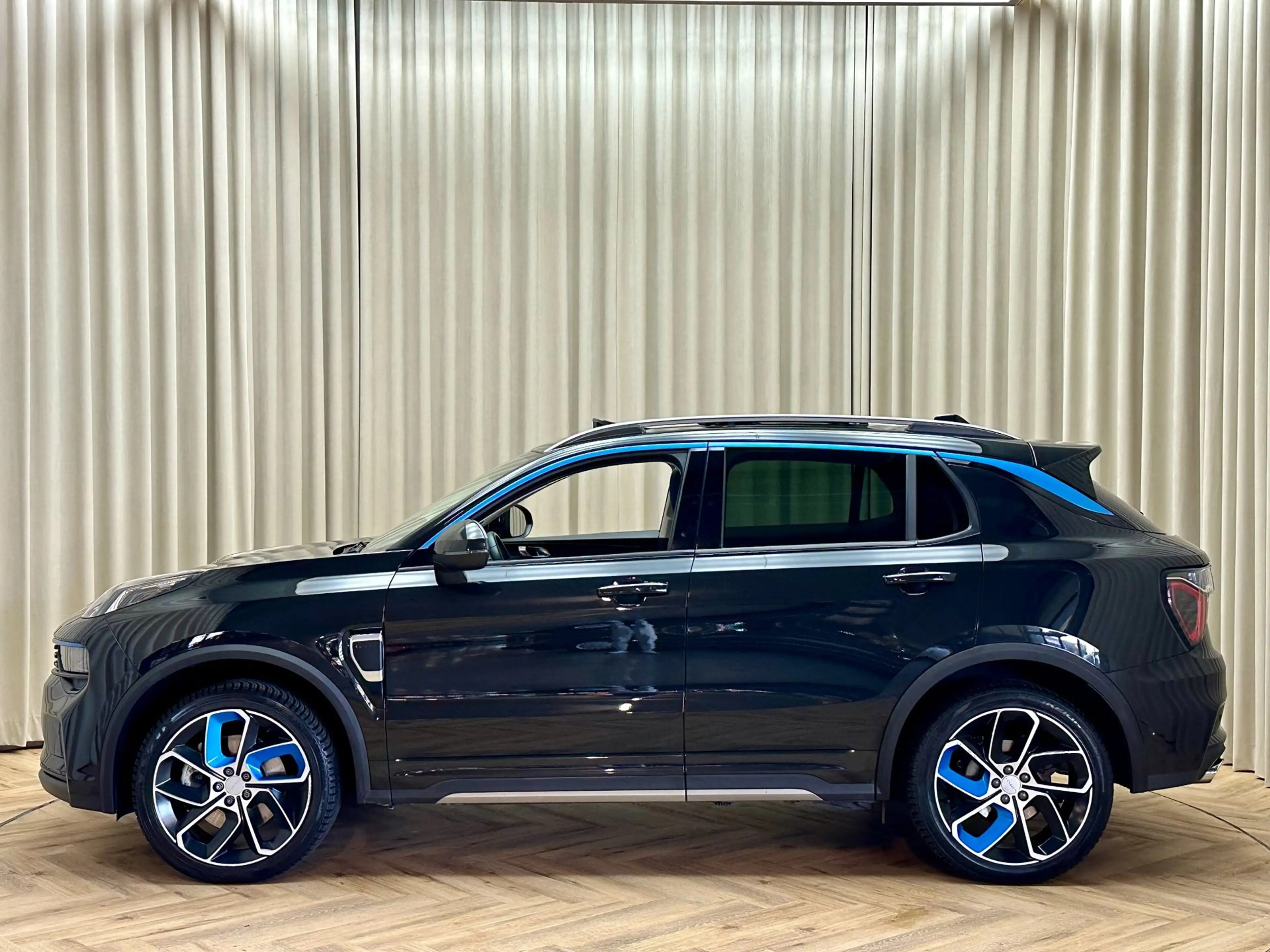 Lynk & Co 01 1.5 Hybride | Zwart | Infinity Sound | Panoramadak — photo 2