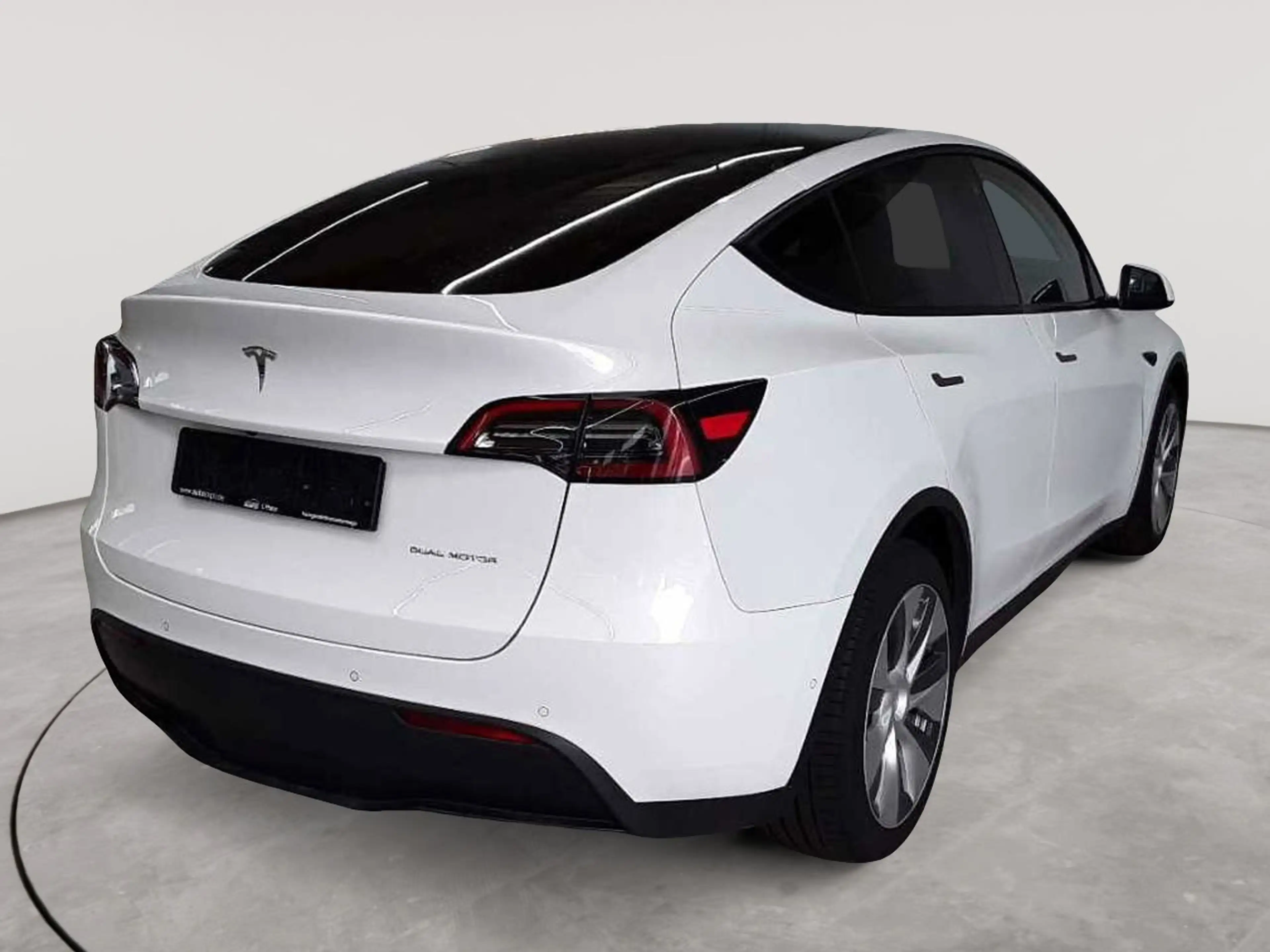 Tesla Model Y Model Y Long Range Dual Motor AWD — photo 4