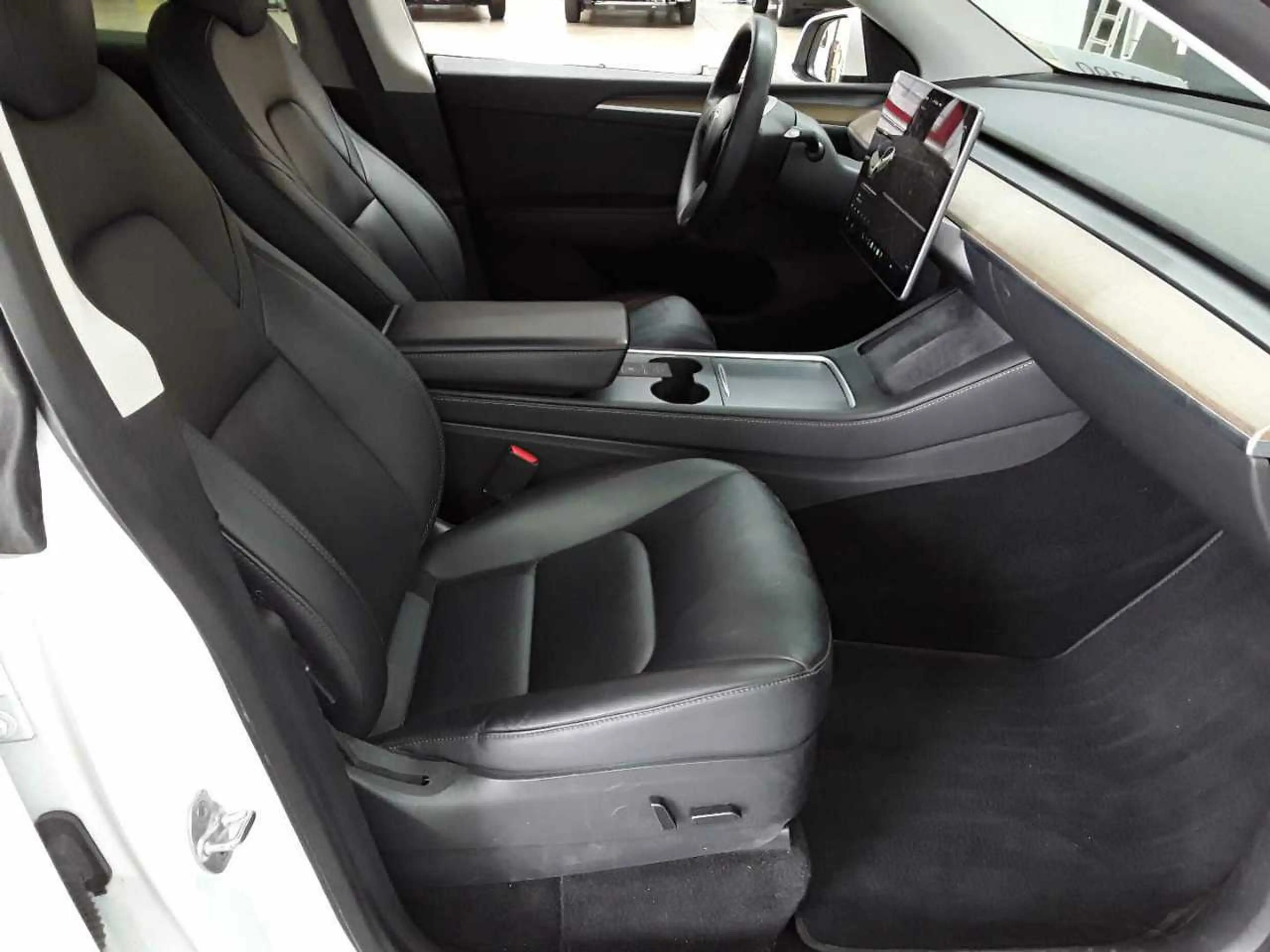 Tesla Model Y Model Y Long Range Dual Motor AWD — photo 8