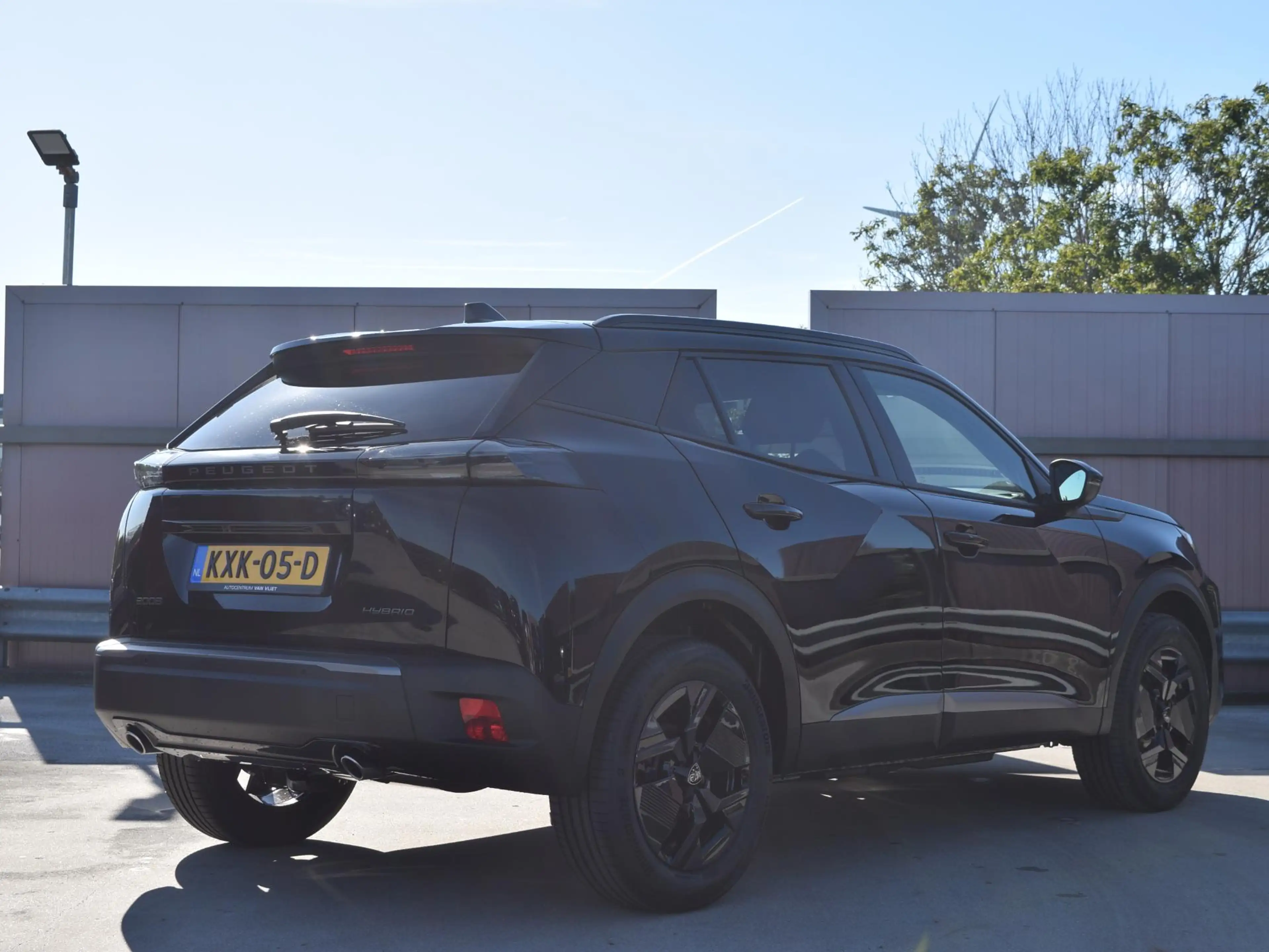 Peugeot 2008 1.2 Hybrid 145 GT — photo 3