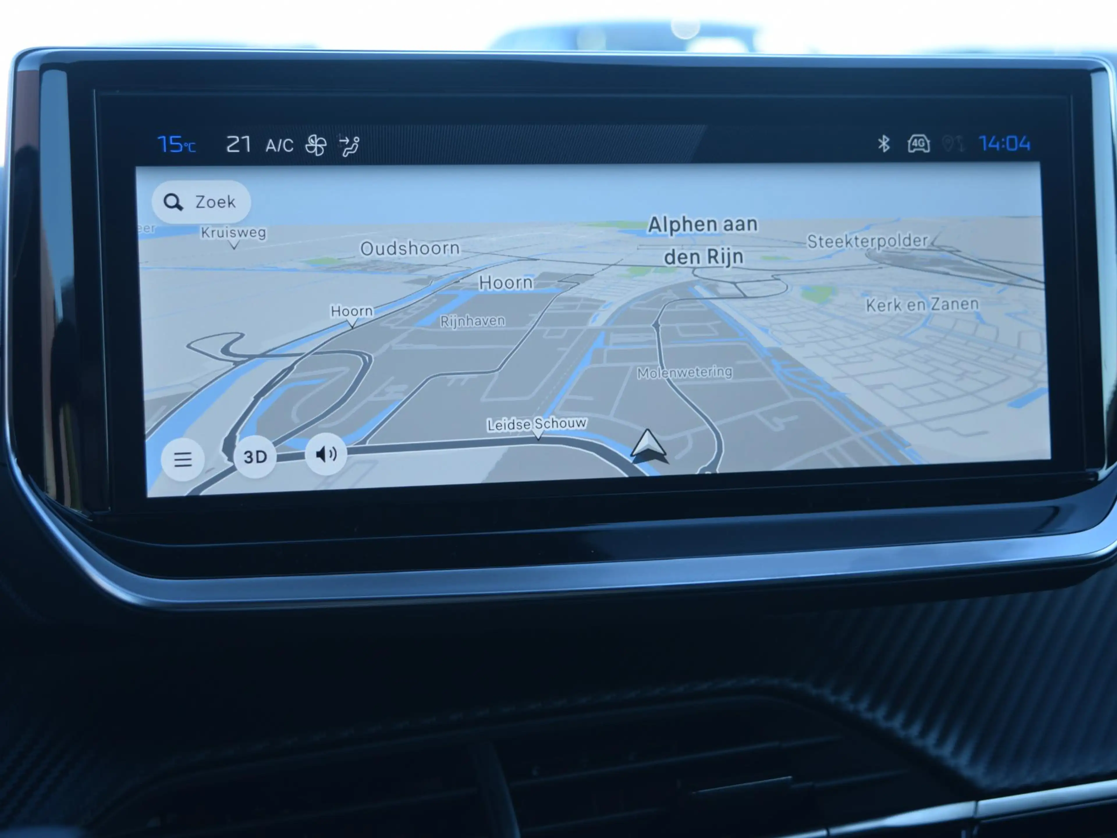 Peugeot 2008 1.2 Hybrid 145 GT — photo 11