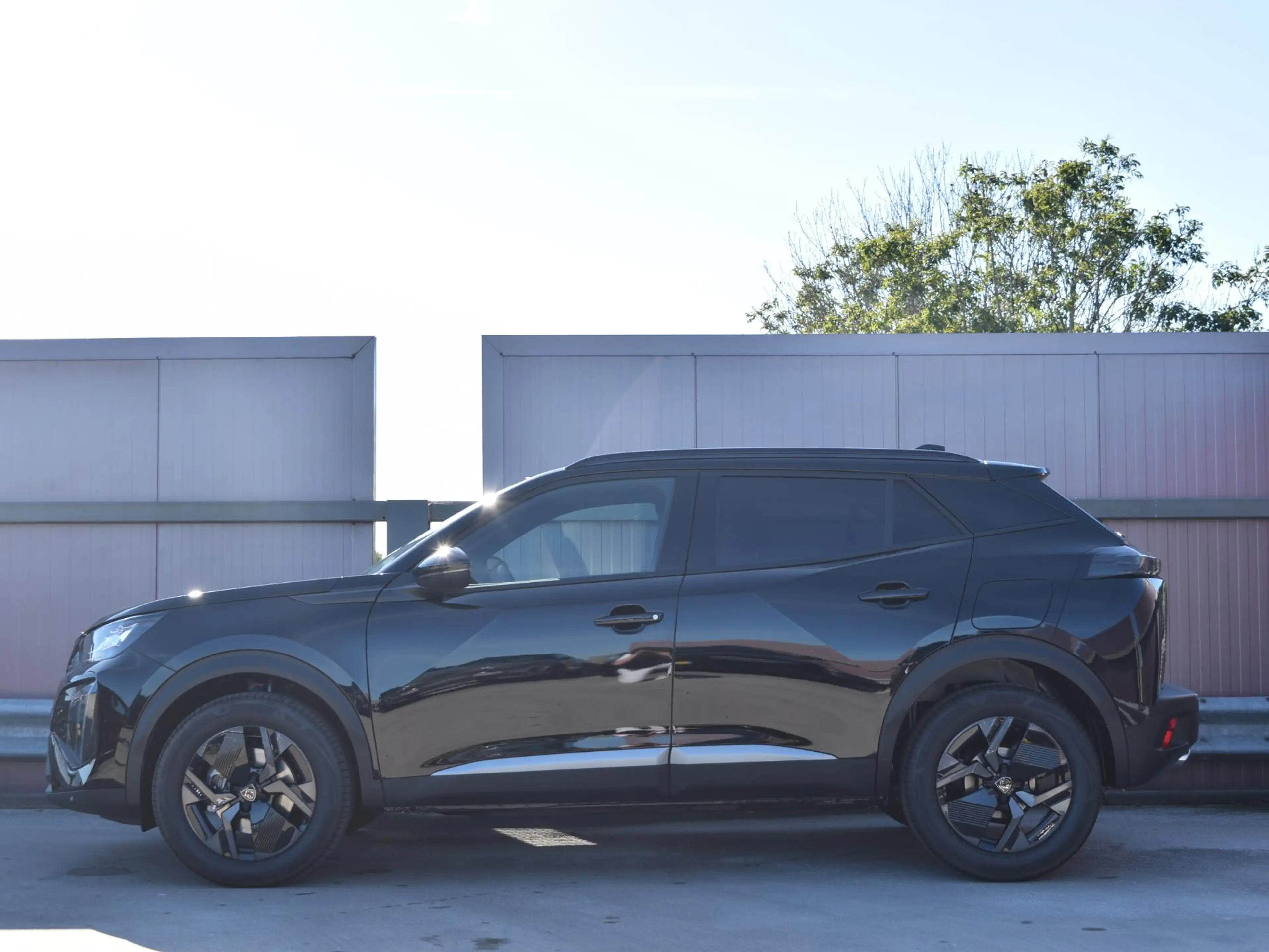 Peugeot 2008 1.2 Hybrid 145 GT — photo 2