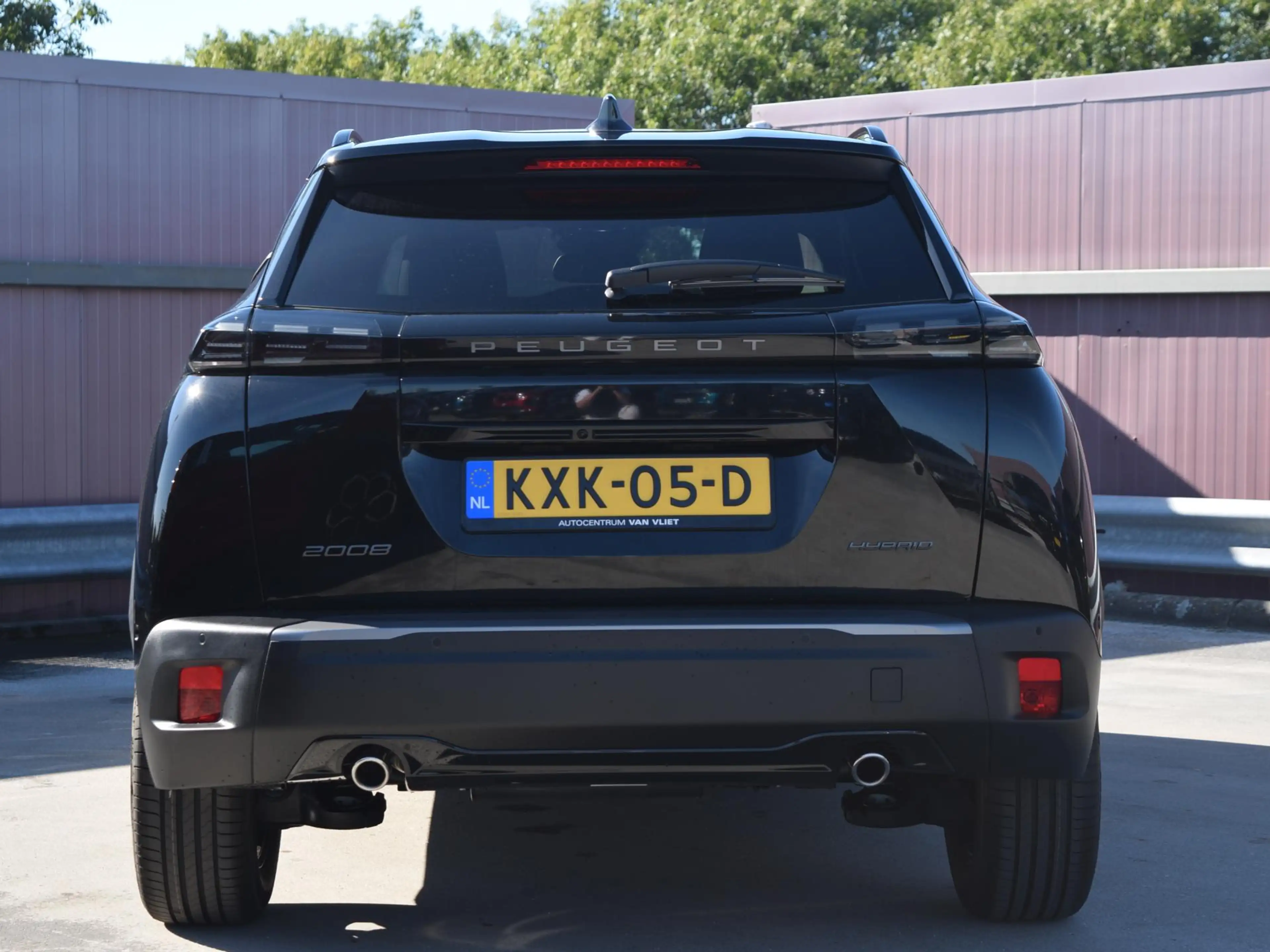 Peugeot 2008 1.2 Hybrid 145 GT — photo 5