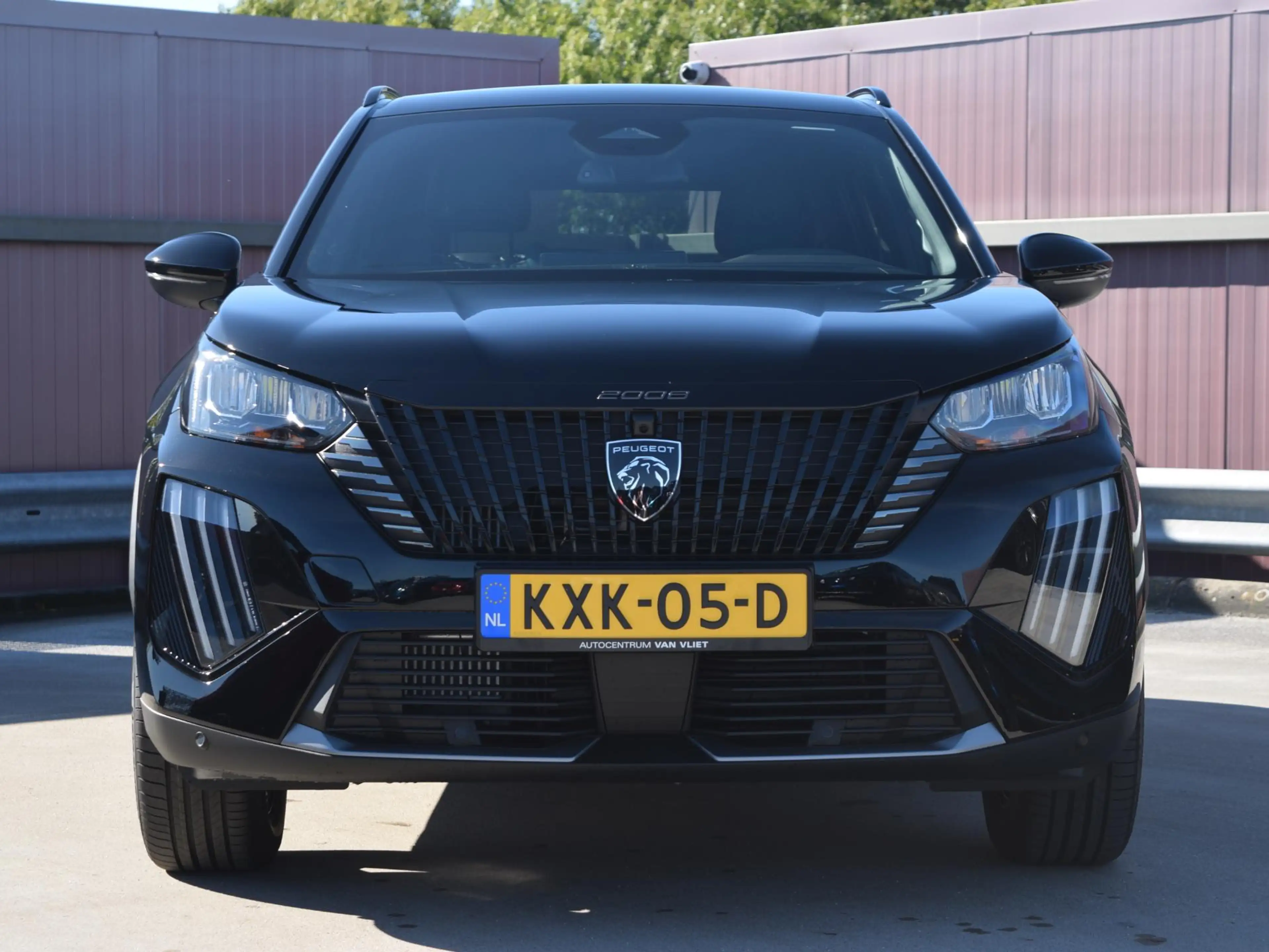 Peugeot 2008 1.2 Hybrid 145 GT — photo 4