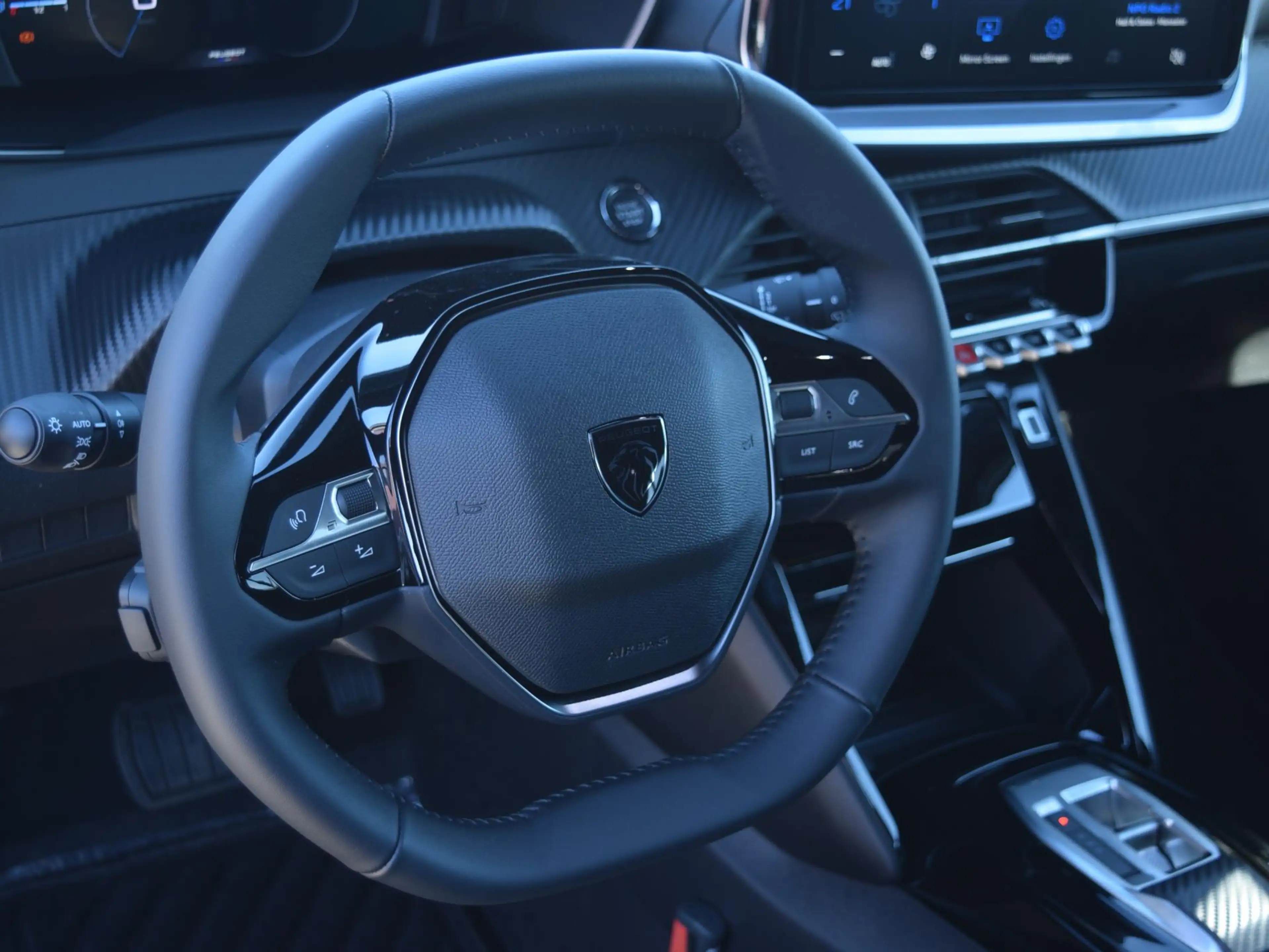 Peugeot 2008 1.2 Hybrid 145 GT — photo 6