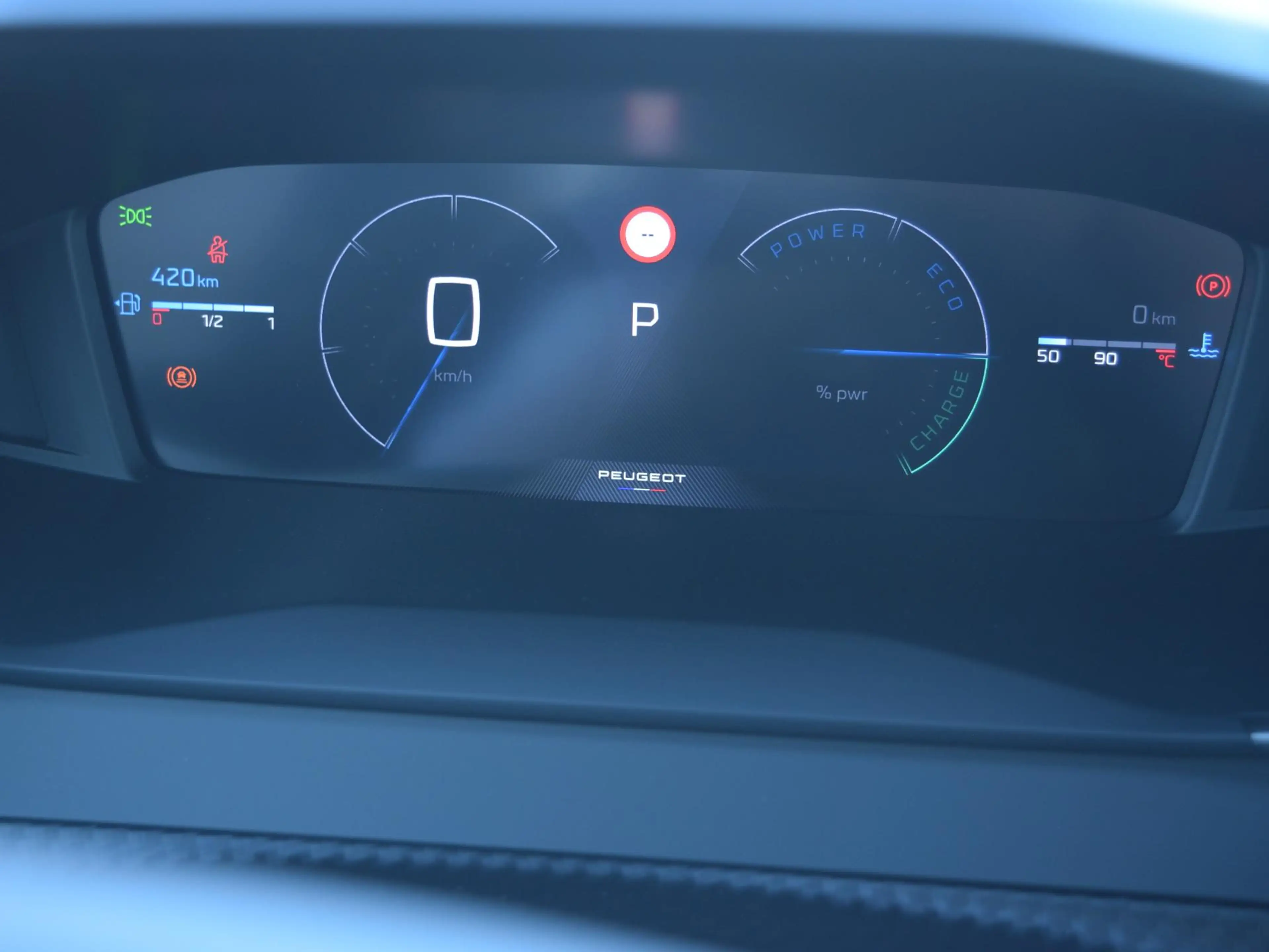 Peugeot 2008 1.2 Hybrid 145 GT — photo 8