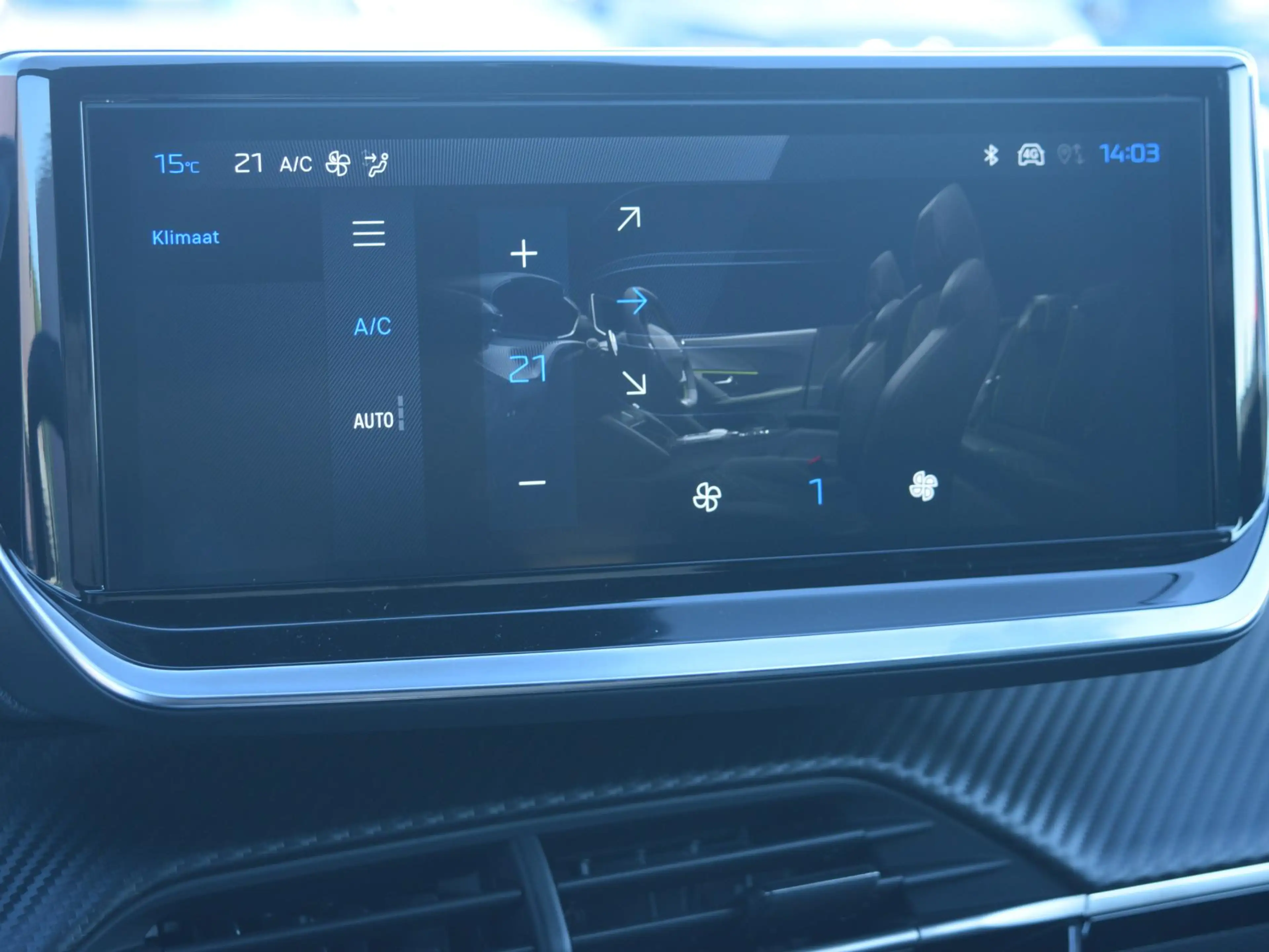 Peugeot 2008 1.2 Hybrid 145 GT — photo 13
