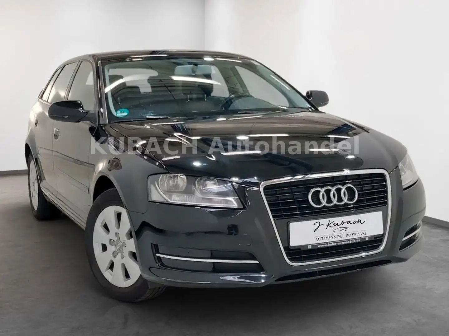 Audi A3 Sportback 1.6 Attraction,Klima,1teHAND Schwarz - 2