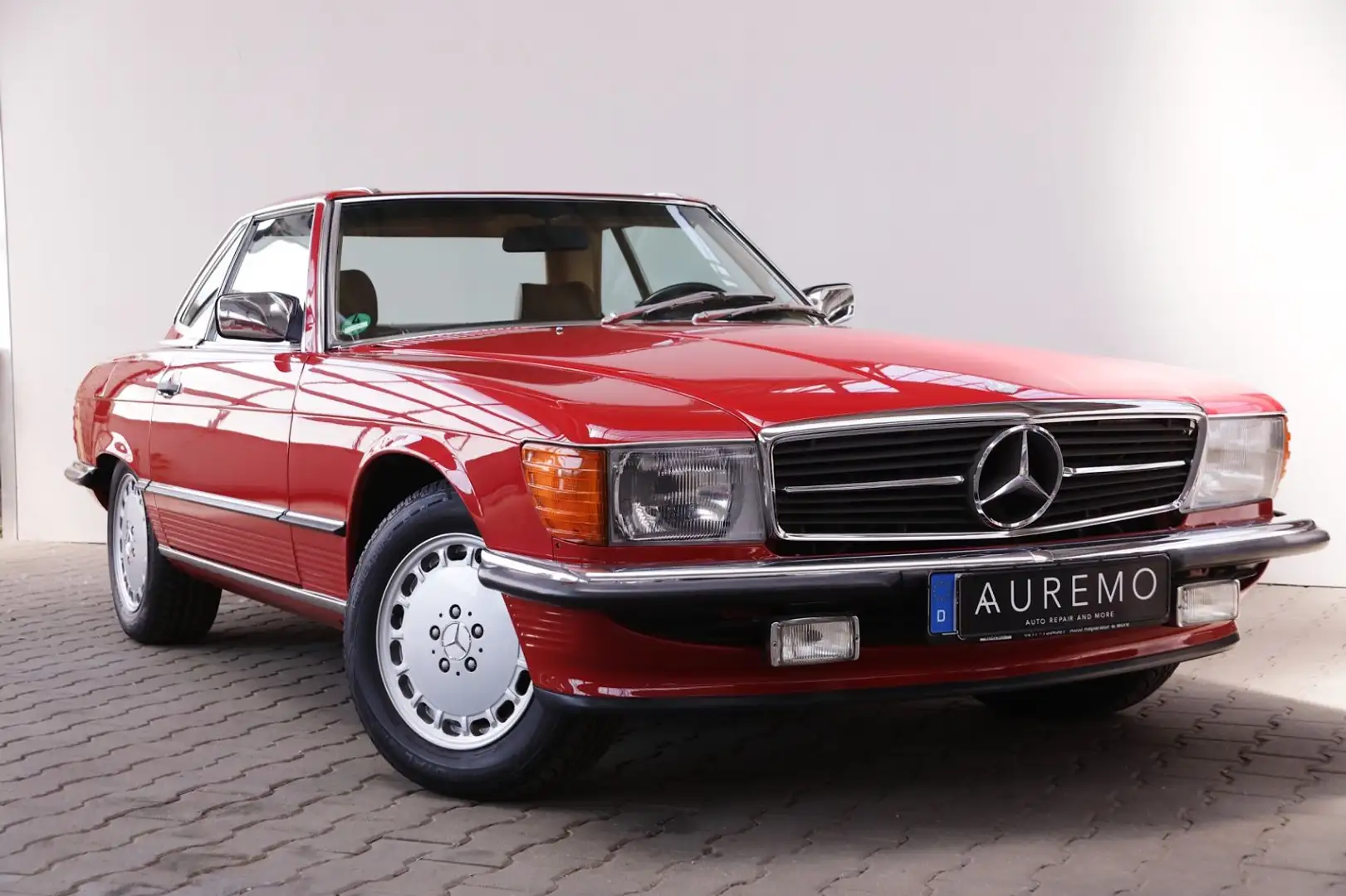 Mercedes-Benz 560 SL Rouge - 1