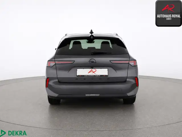 Opel Astra view 4