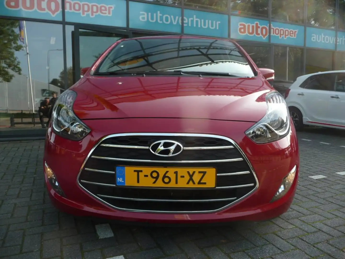 Hyundai iX20 1.4i Go! Clima /Navigatie/Camera/PDC/Tel/LMV Zeer Rood - 2