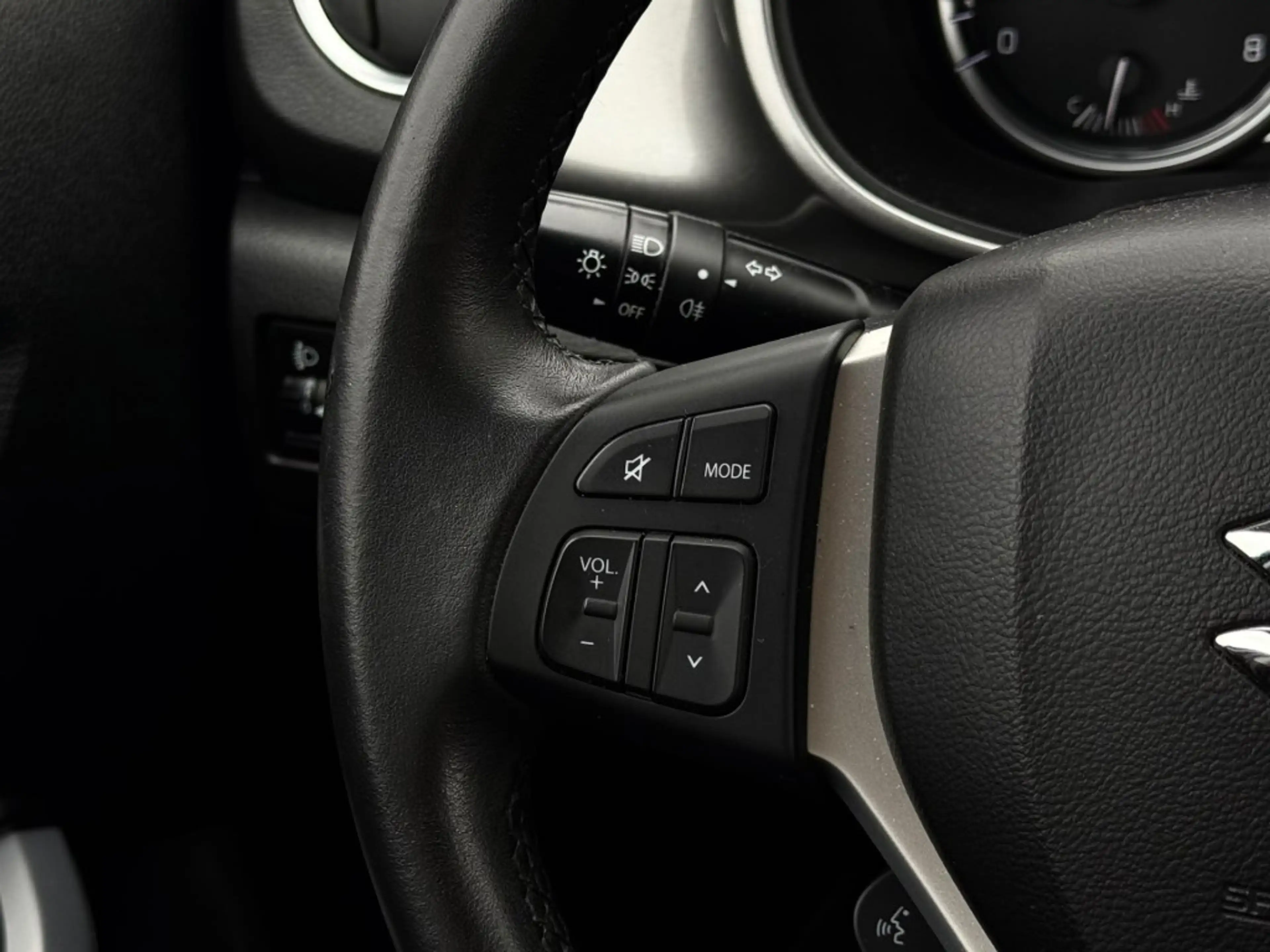 Suzuki Vitara 1.6 EXLUSIVE TREKHAAK CAMERA CARPLAY NAVI — photo 13