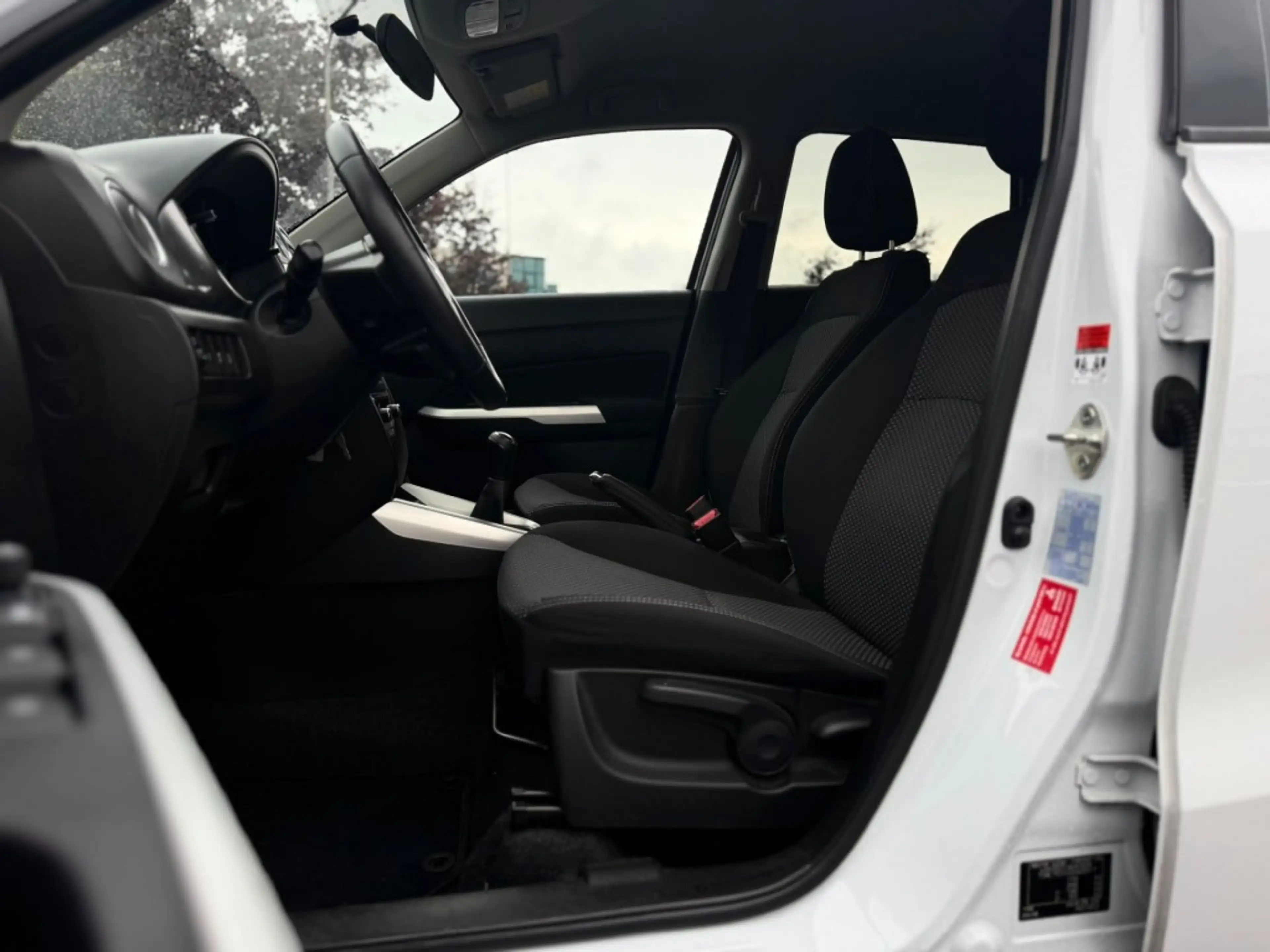 Suzuki Vitara 1.6 EXLUSIVE TREKHAAK CAMERA CARPLAY NAVI — photo 9