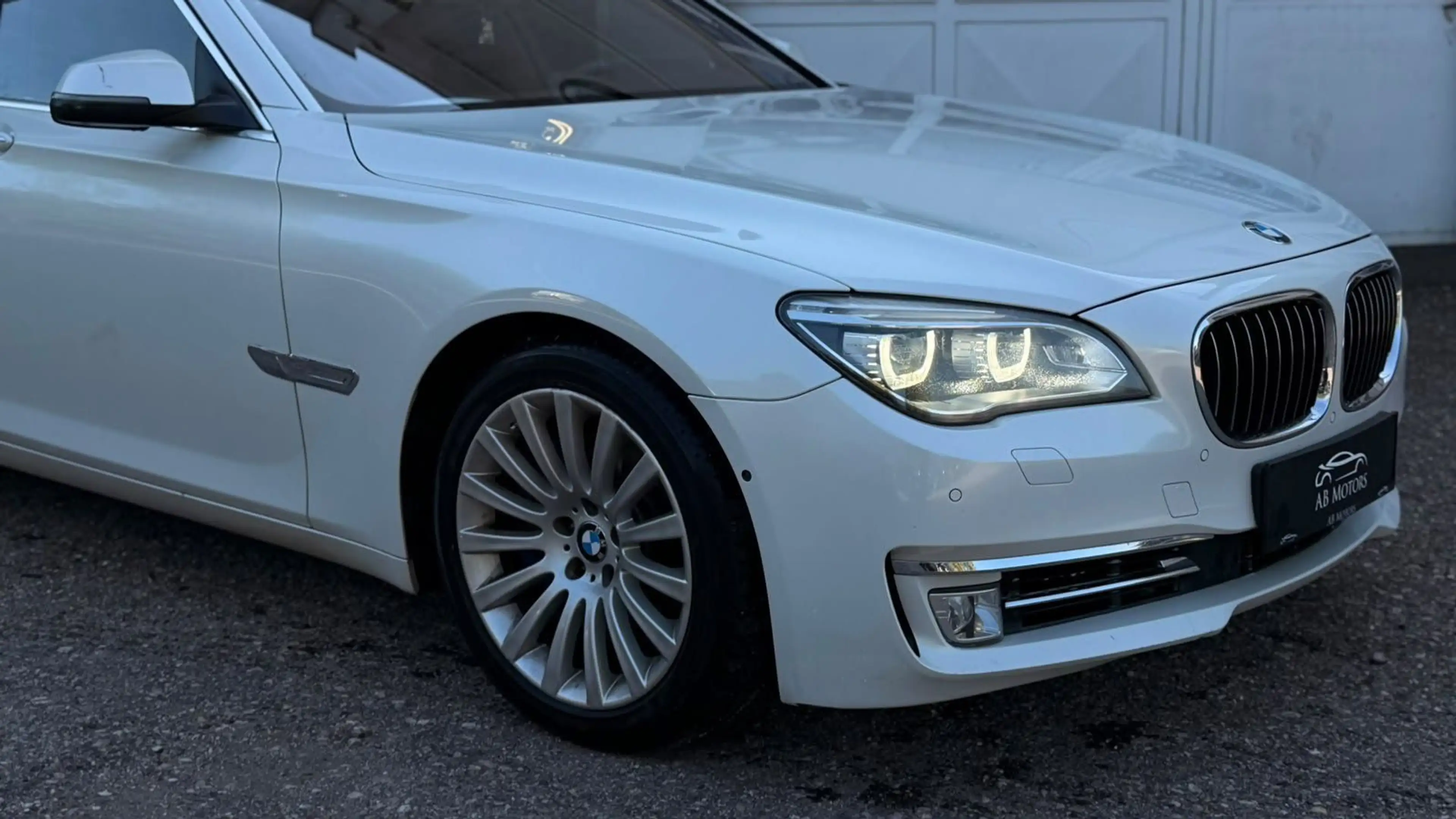 BMW 750 7er 750d xDrive — photo 2