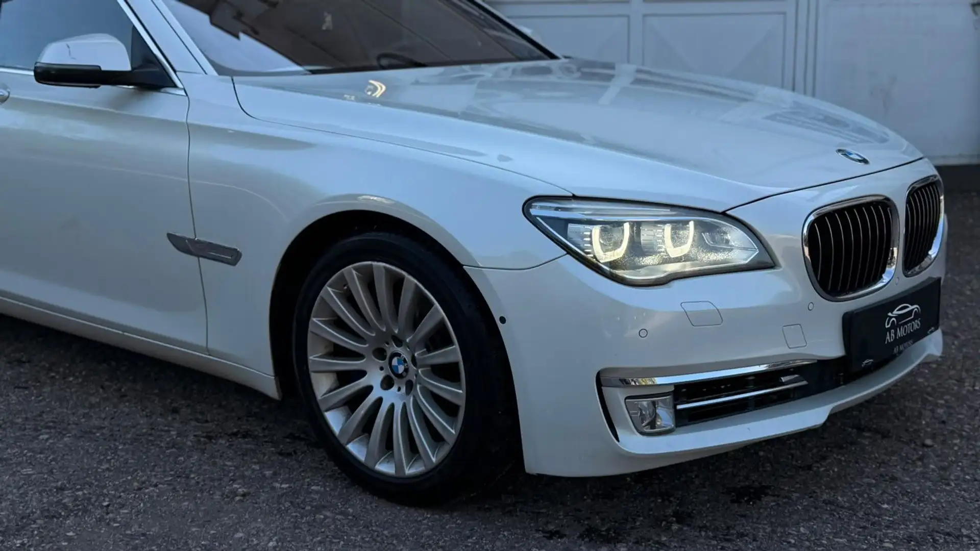 BMW 750 7er 750d xDrive Weiß - 2