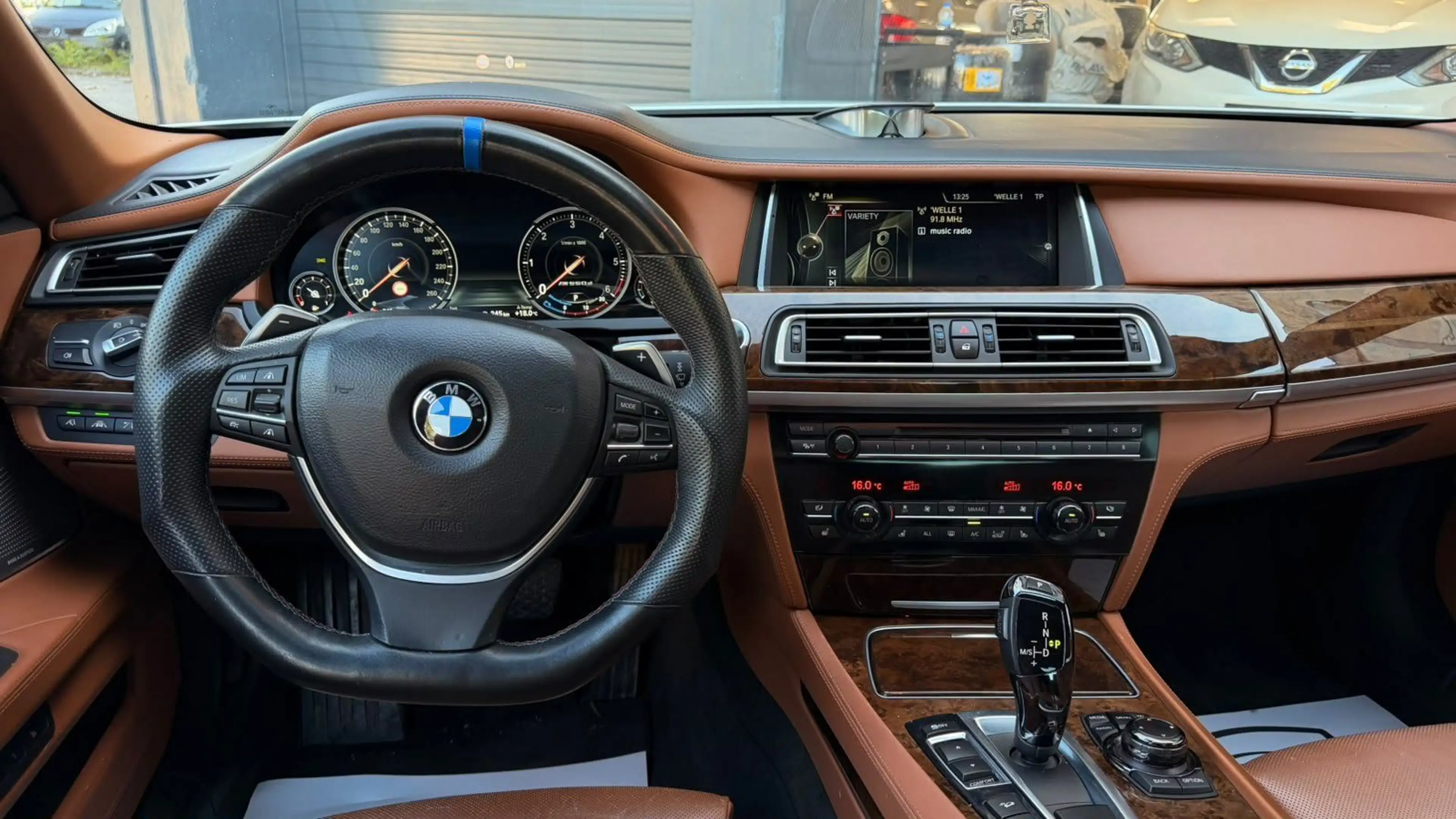 BMW 750 7er 750d xDrive — photo 11