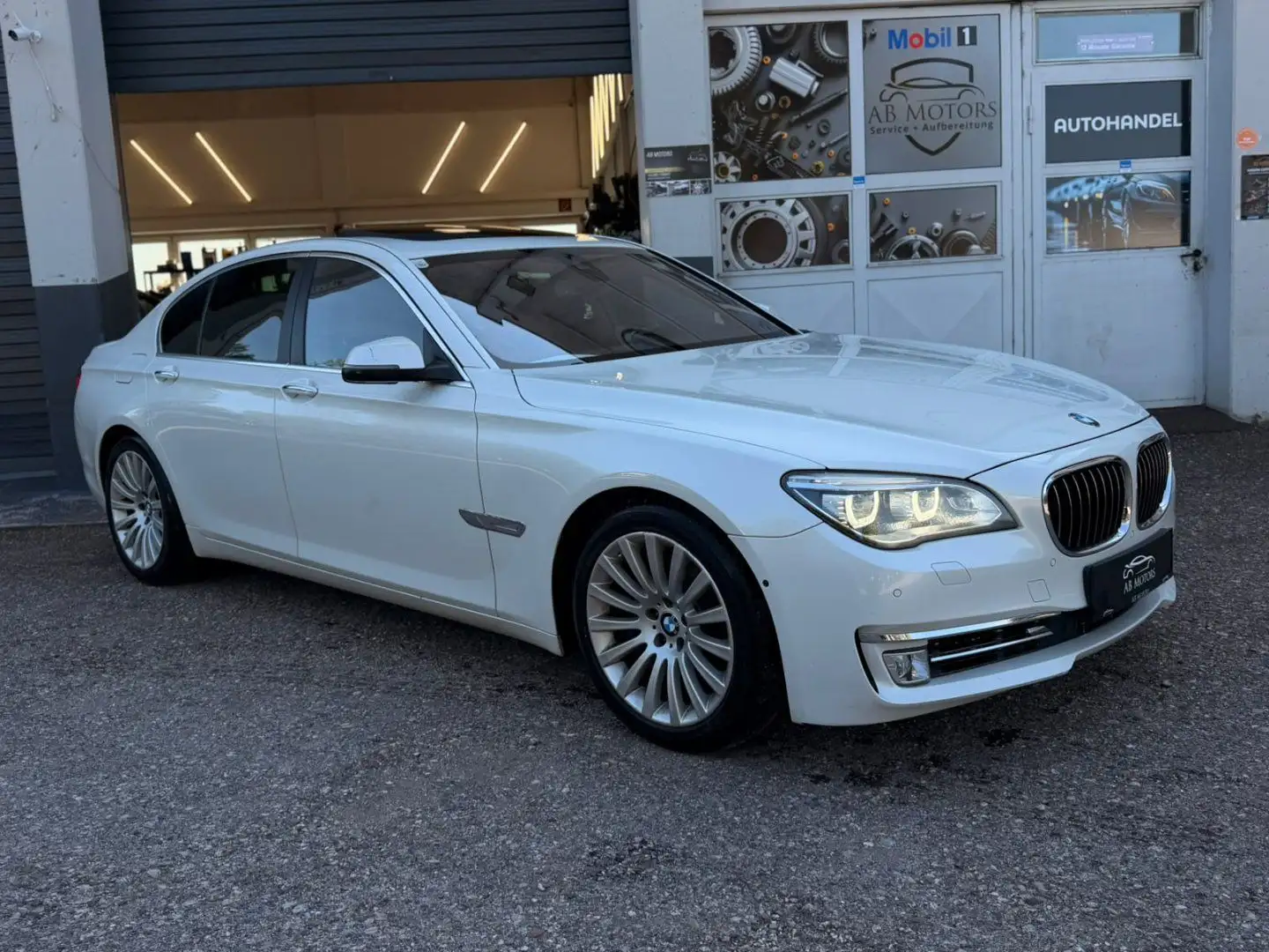 BMW 750 7er 750d xDrive Weiß - 1