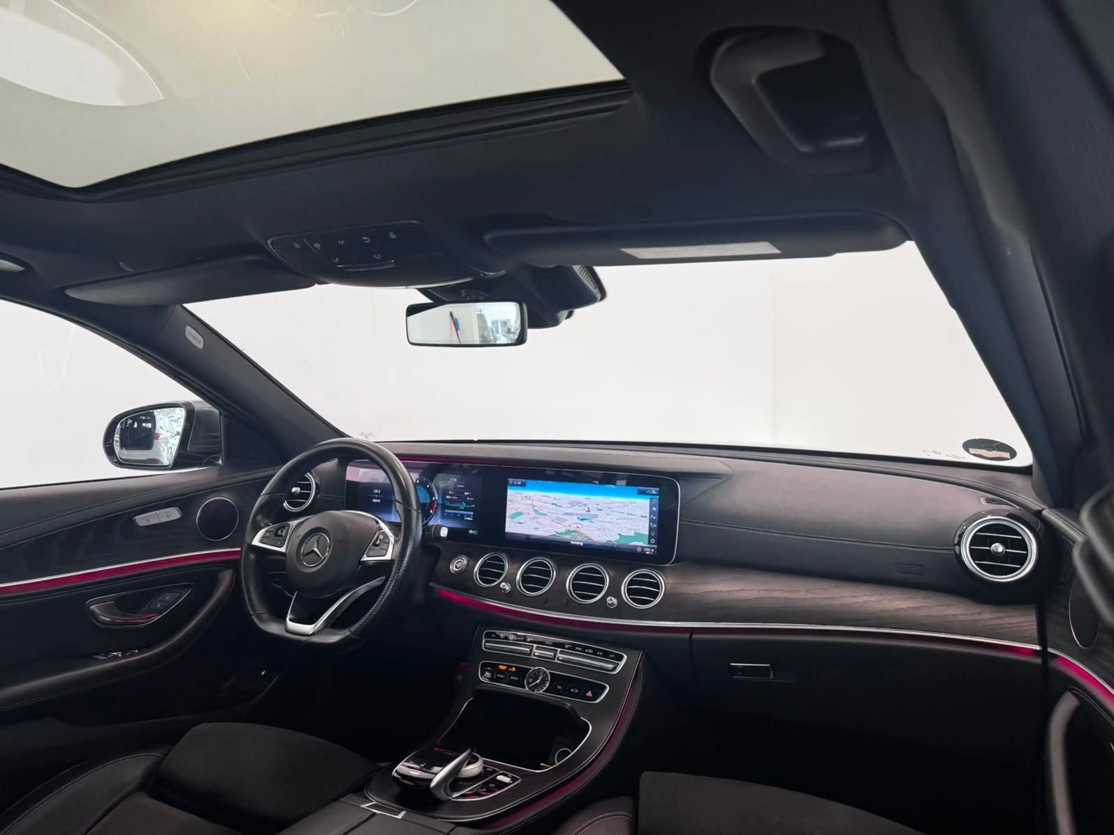 Mercedes-Benz E 350 d T AMG-LINE|AHK|WIDESCREEN|PANO|360°|LED| — photo 2
