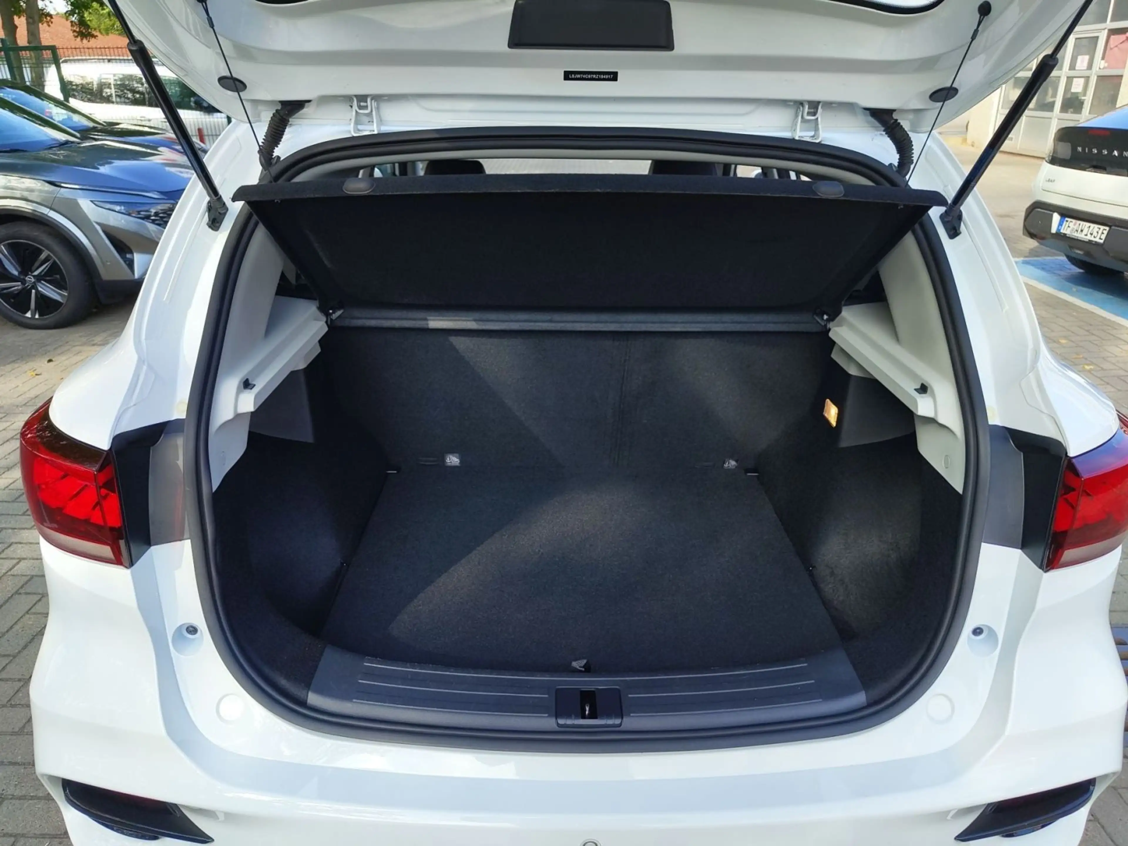MG ZS 1.0 AT Luxury CarPlay*PDC*Navi*360CAM*Kessy — photo 12