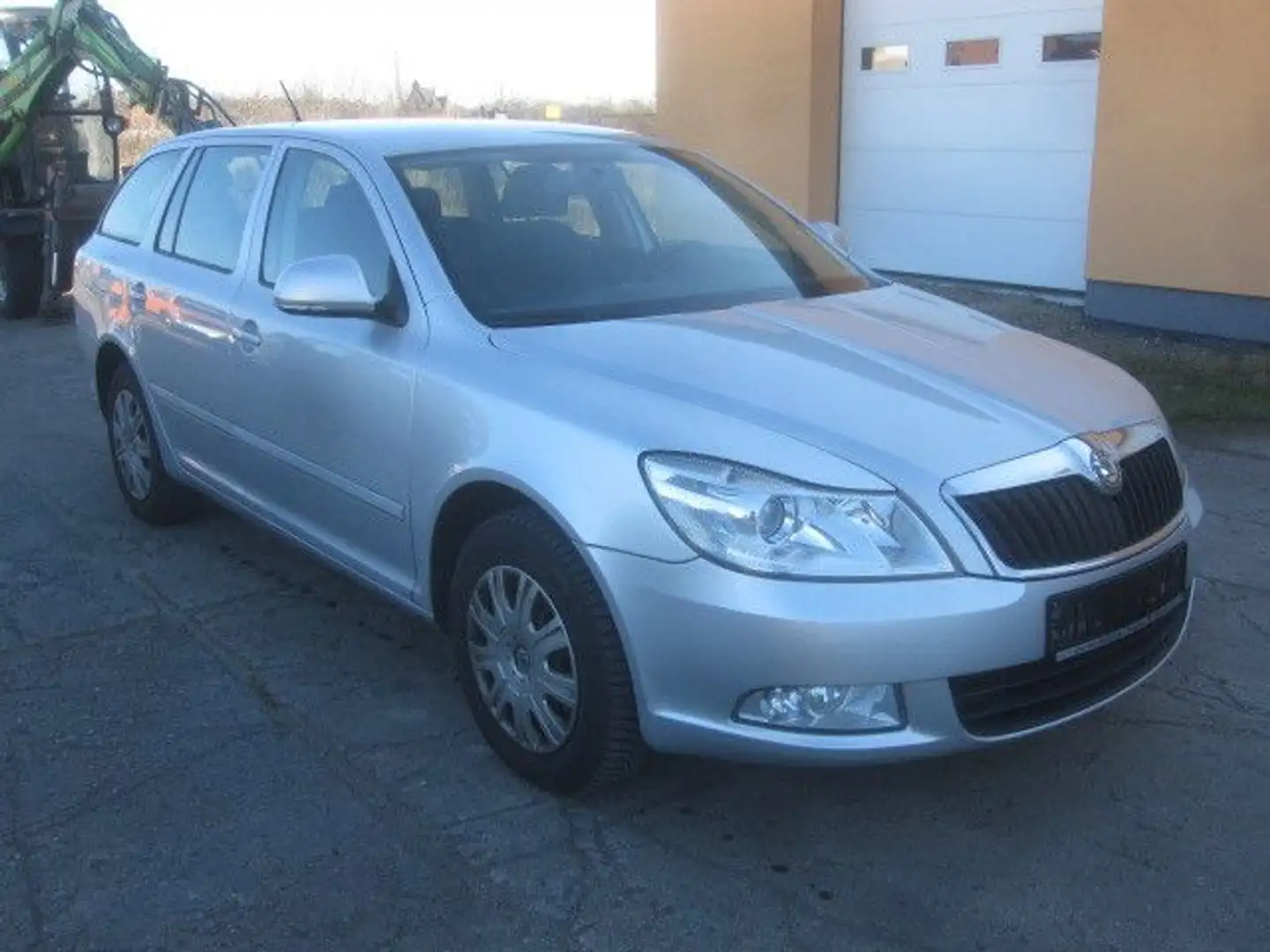 Skoda Octavia 1.6 TDI DSG Ambiente Combi DSG Paket neu Silber - 2