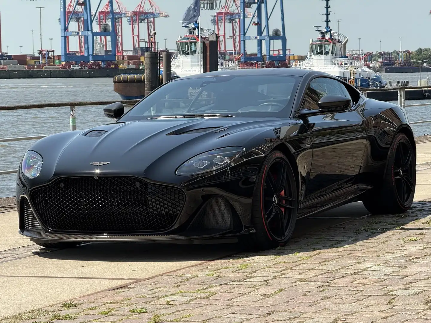 Aston Martin DBS Superleggera Tag Heuer Edition 1 of 50 Cars Schwarz - 1