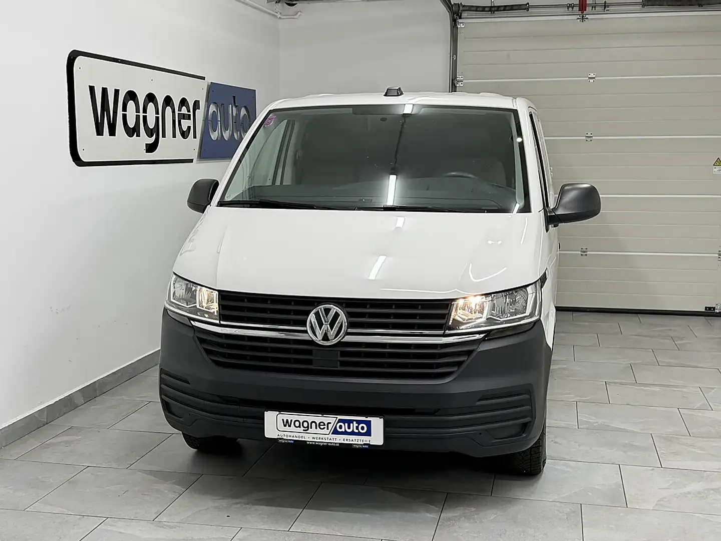 Volkswagen T6.1 Kastenwagen LR 2,0 TDI BMT.Klima/AHK/PDC Weiß - 1