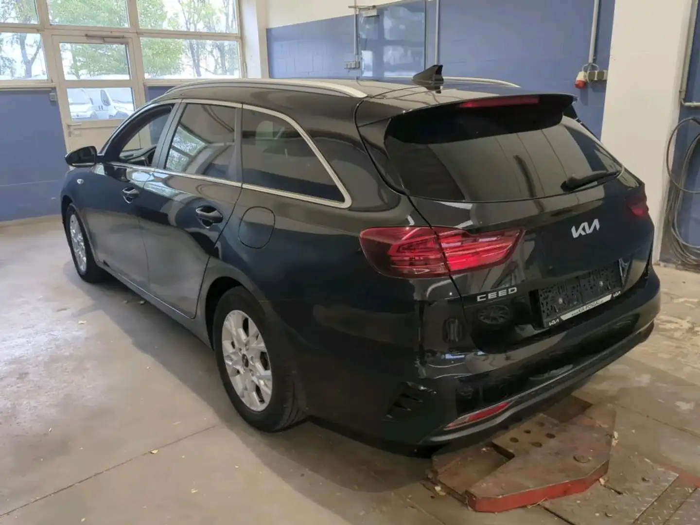 Kia Ceed SW / cee'd SW 1,5 TGDI Silber Schwarz - 2