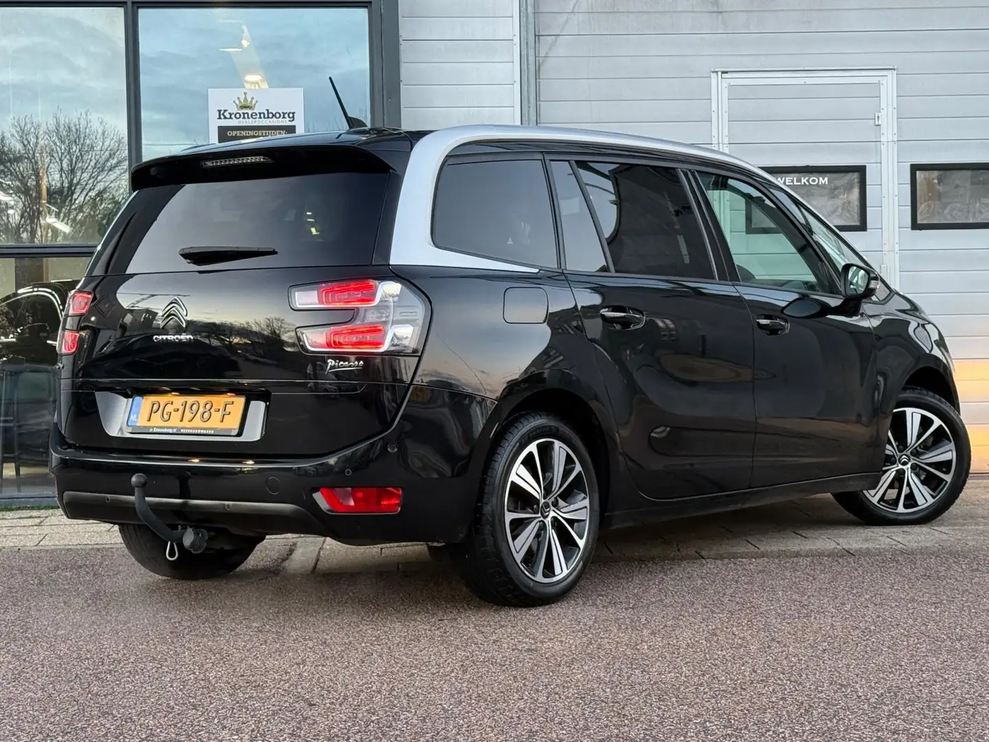 Citroen Grand C4 Picasso 1.2 PureTech Business, CARPLAY, MASSAGEST, NAP Zwart - 2