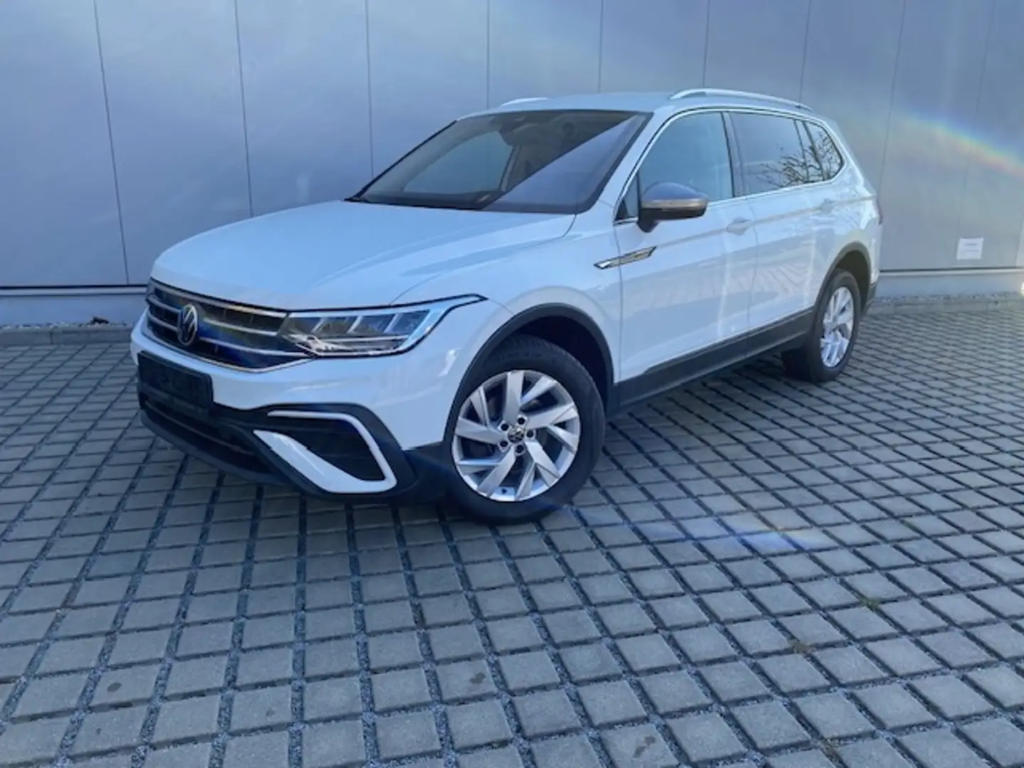 Volkswagen Tiguan Allspace 2.0 TDI DSG LED/NAVI+VZE+RFK/ASSISTENZ/EASY-OPEN& Weiß - 2