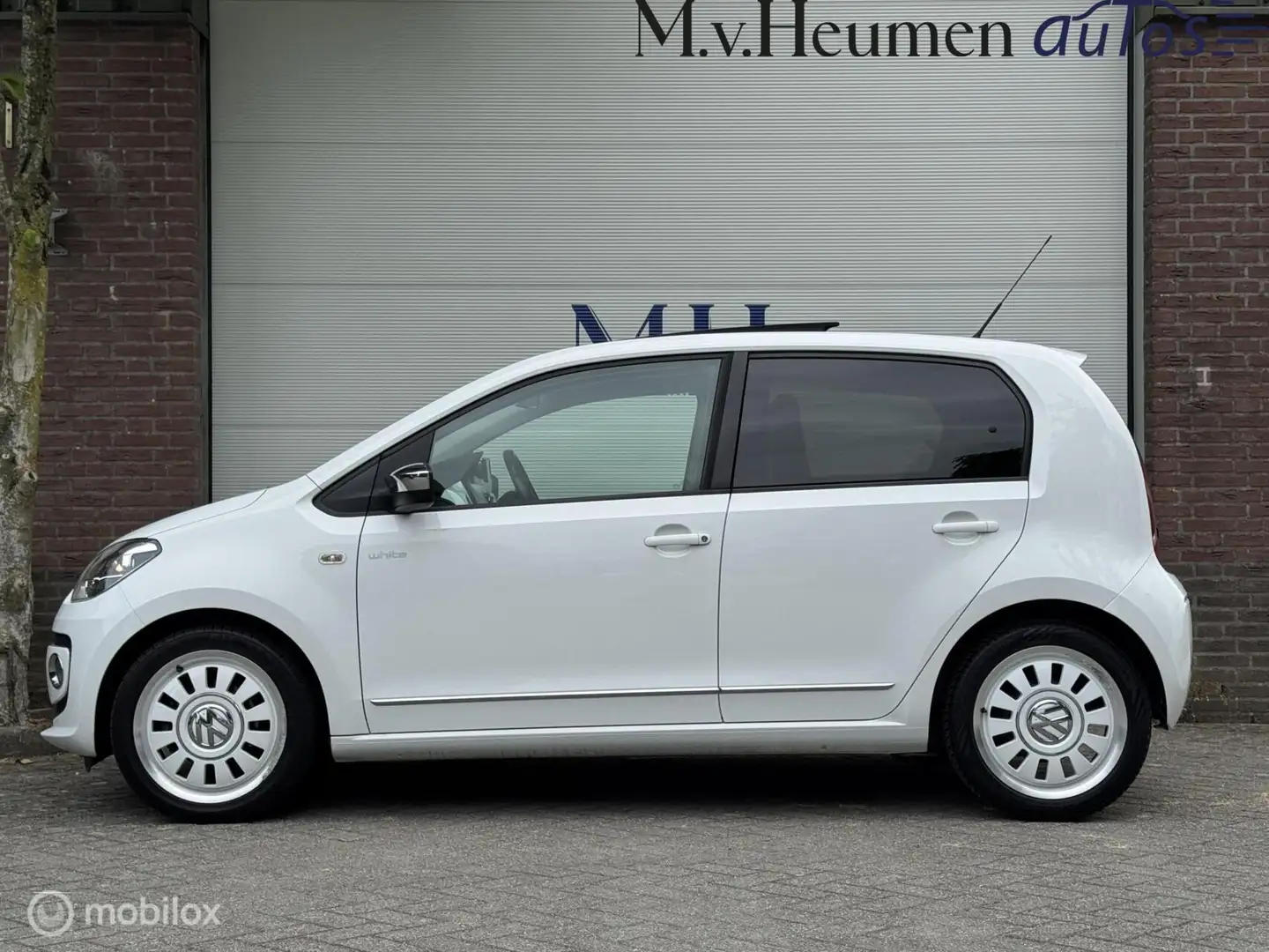 Volkswagen up! 1.0 high up! Panoramadak White Bluetooth Garmin Weiß - 2