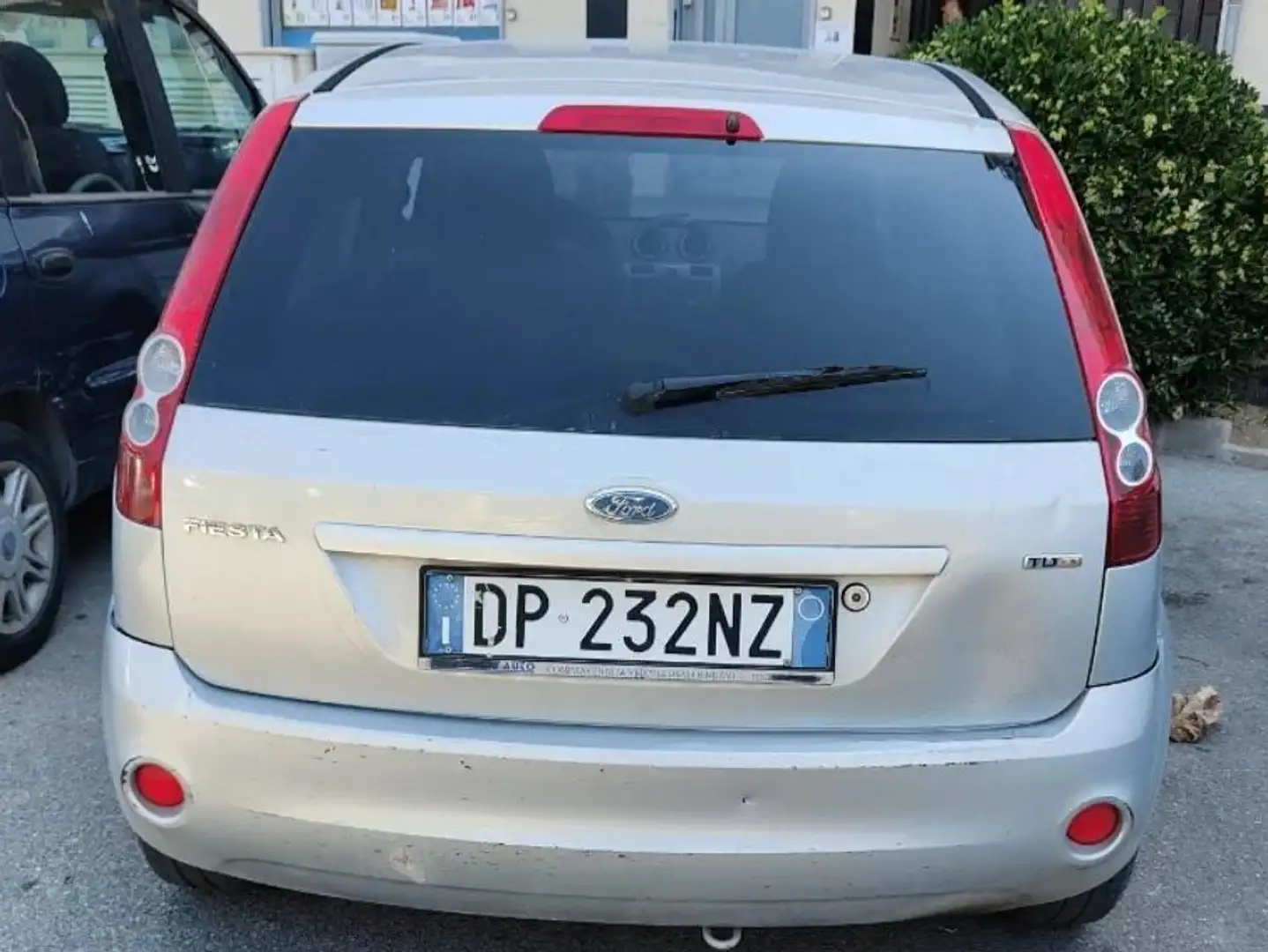 Ford Fiesta Fiesta 1.4 TDCi 68 CV 5 porte Titanium Grigio - 1