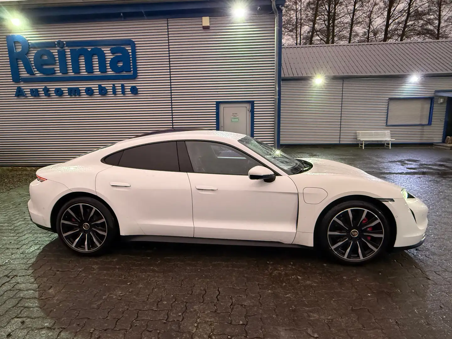 Porsche Taycan 4 S inclusive Batteriezertifikat, Bose, Leder, White - 2