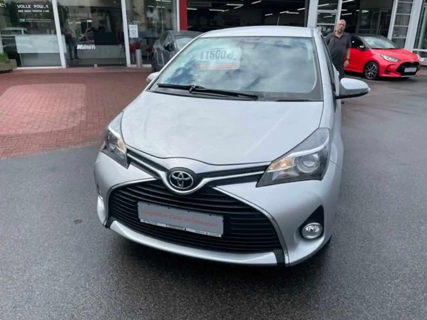 Toyota Yaris Edition-S Zilver - 1