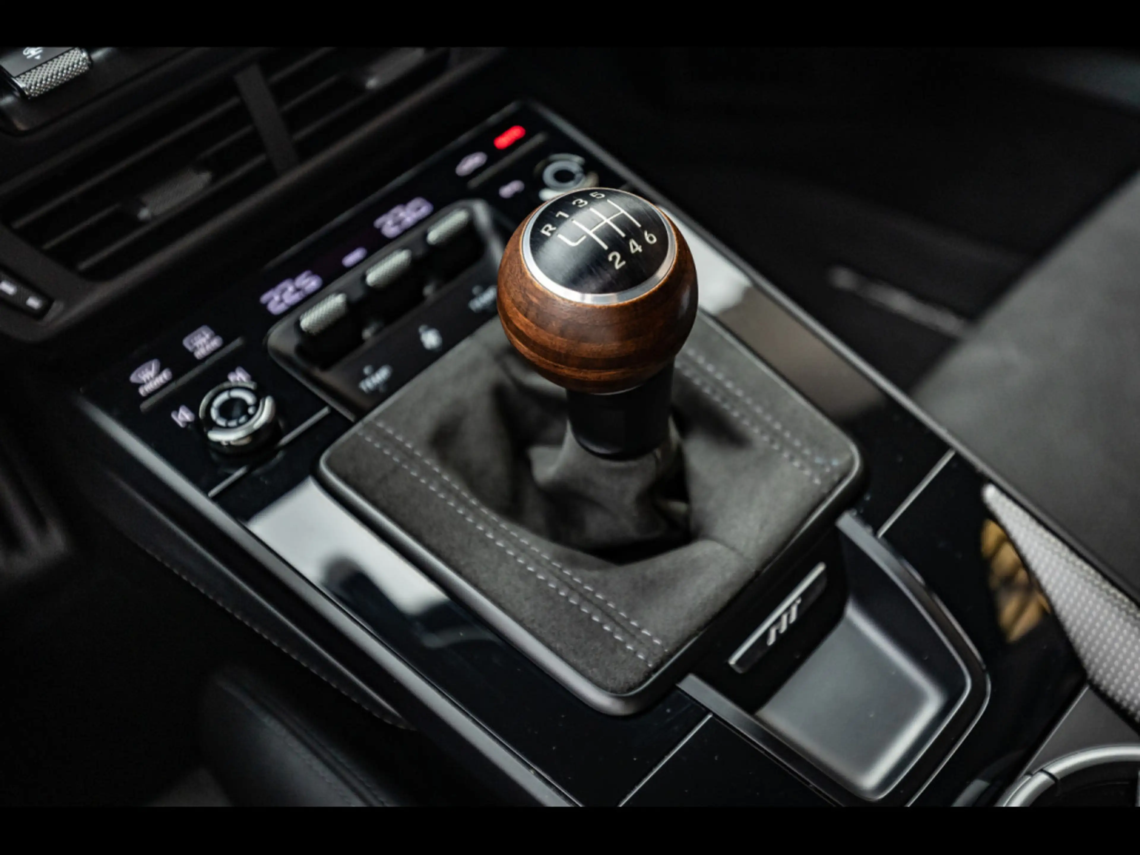 Porsche 911 (992.2) CARRERA T MANUAL°VANADIUM GREY°SATIN PPF — photo 14